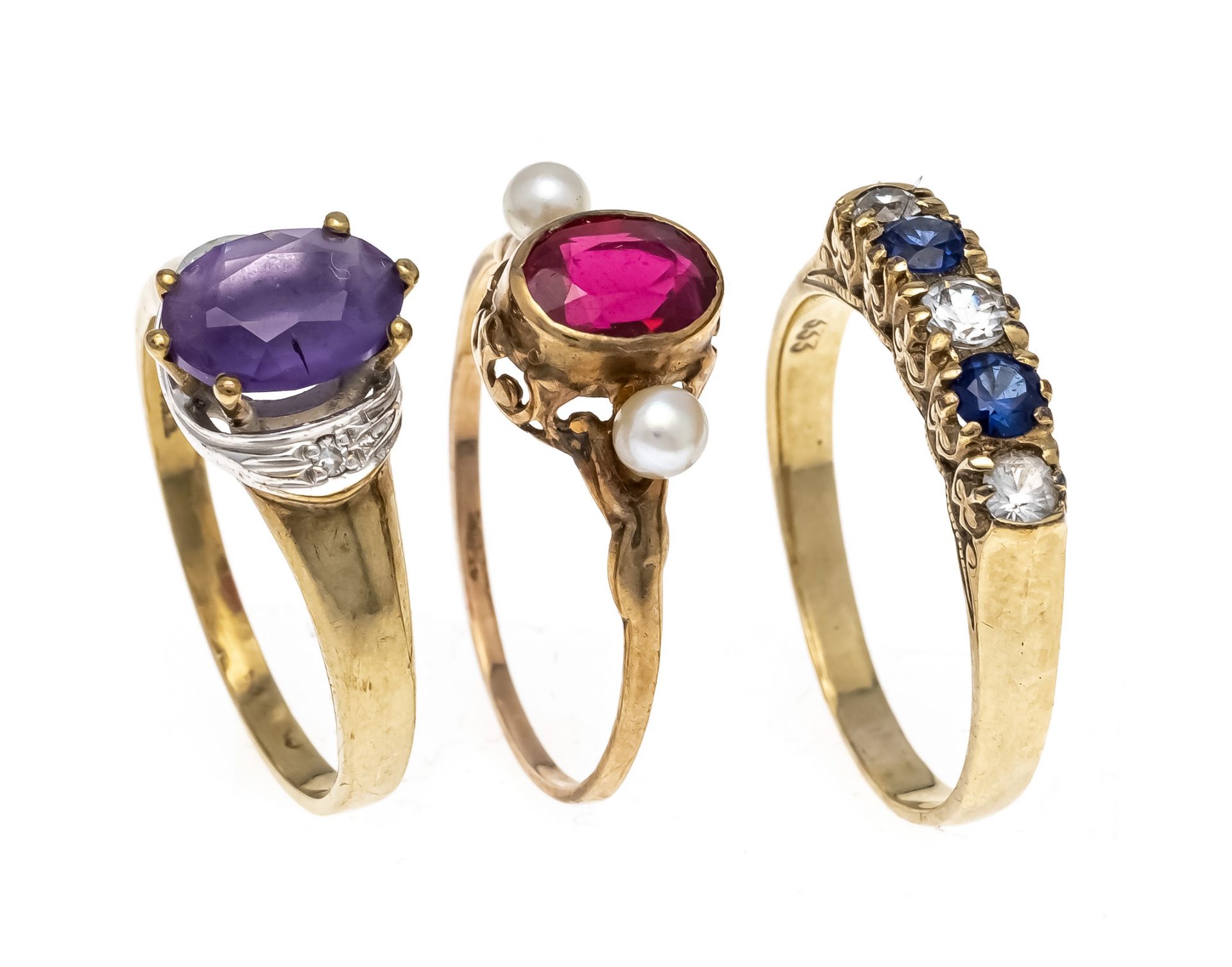 3-piece ring set GG/WG 333/000 with one oval faceted ruby, amethyst and round faceted synth.
