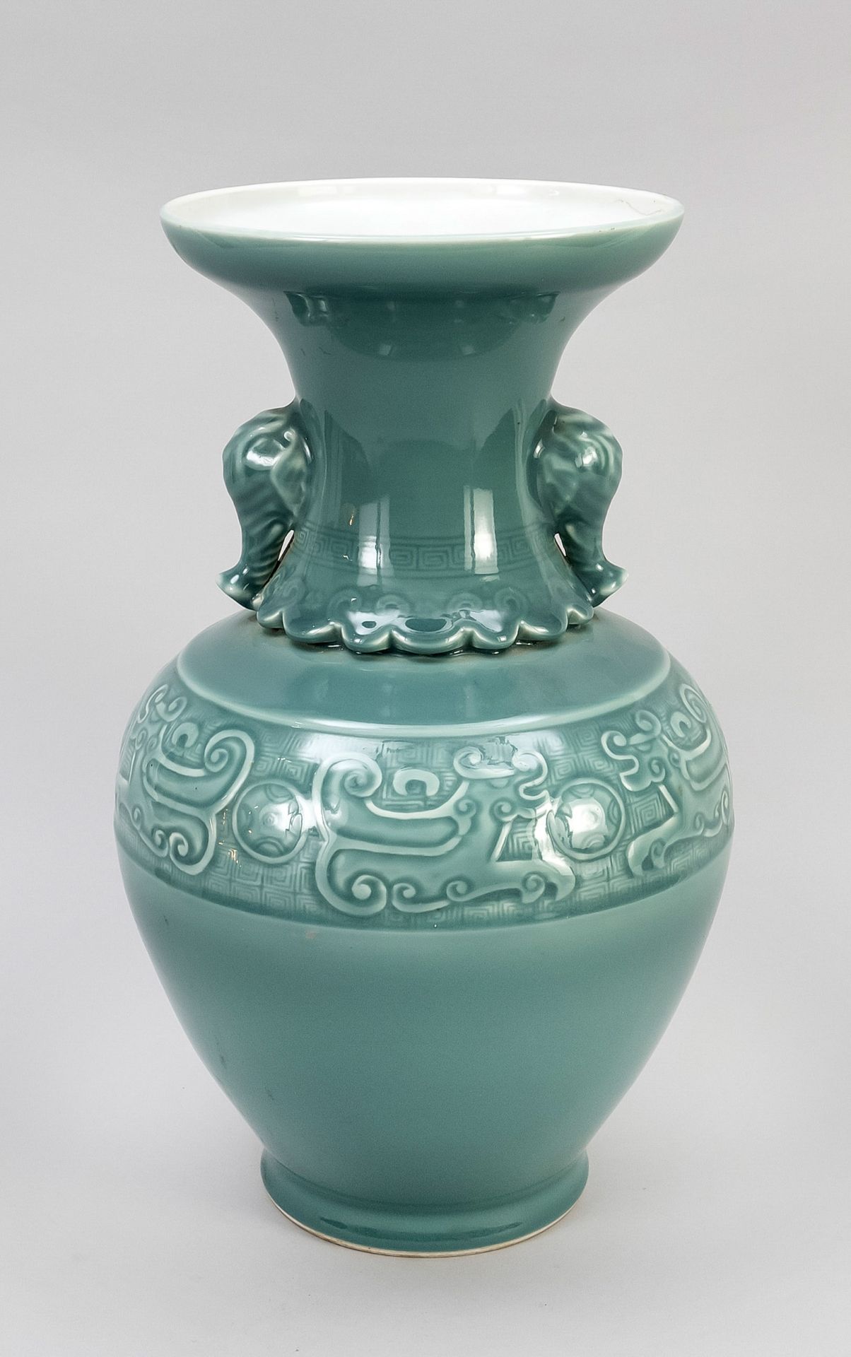 Large Chinese vase, China, 20th c., porcelain with blue glaze, gui dragon en relief on thunder