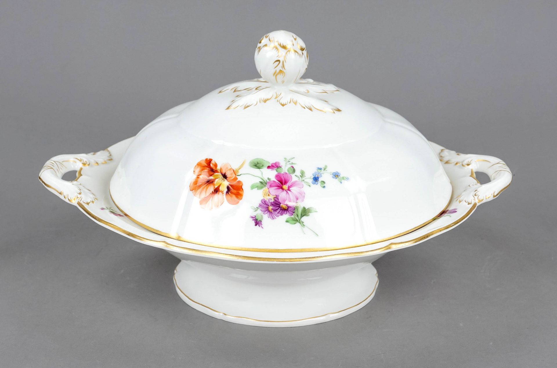 Round lidded tureen, KPM, mark 1870-1945, 1st choice, painter's mark, English smooth form on high