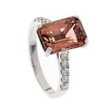 Tourmaline diamond ring WG 750/000 with an emerald-cut faceted tourmaline 11.1 x 7.9 mm, red-