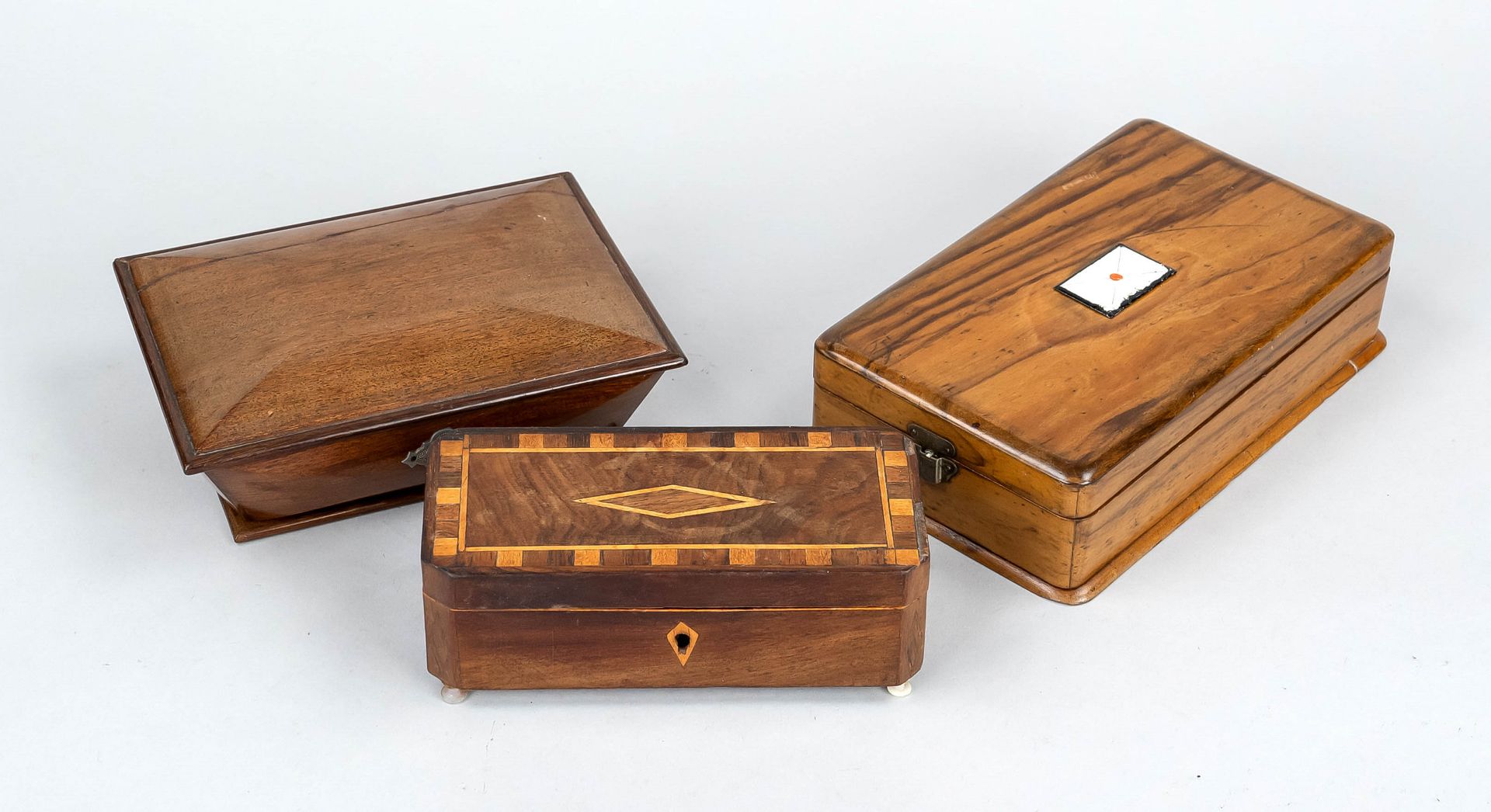 3 lidded boxes, 19th/20th c., various shapes and woods. The largest made of walnut for playing