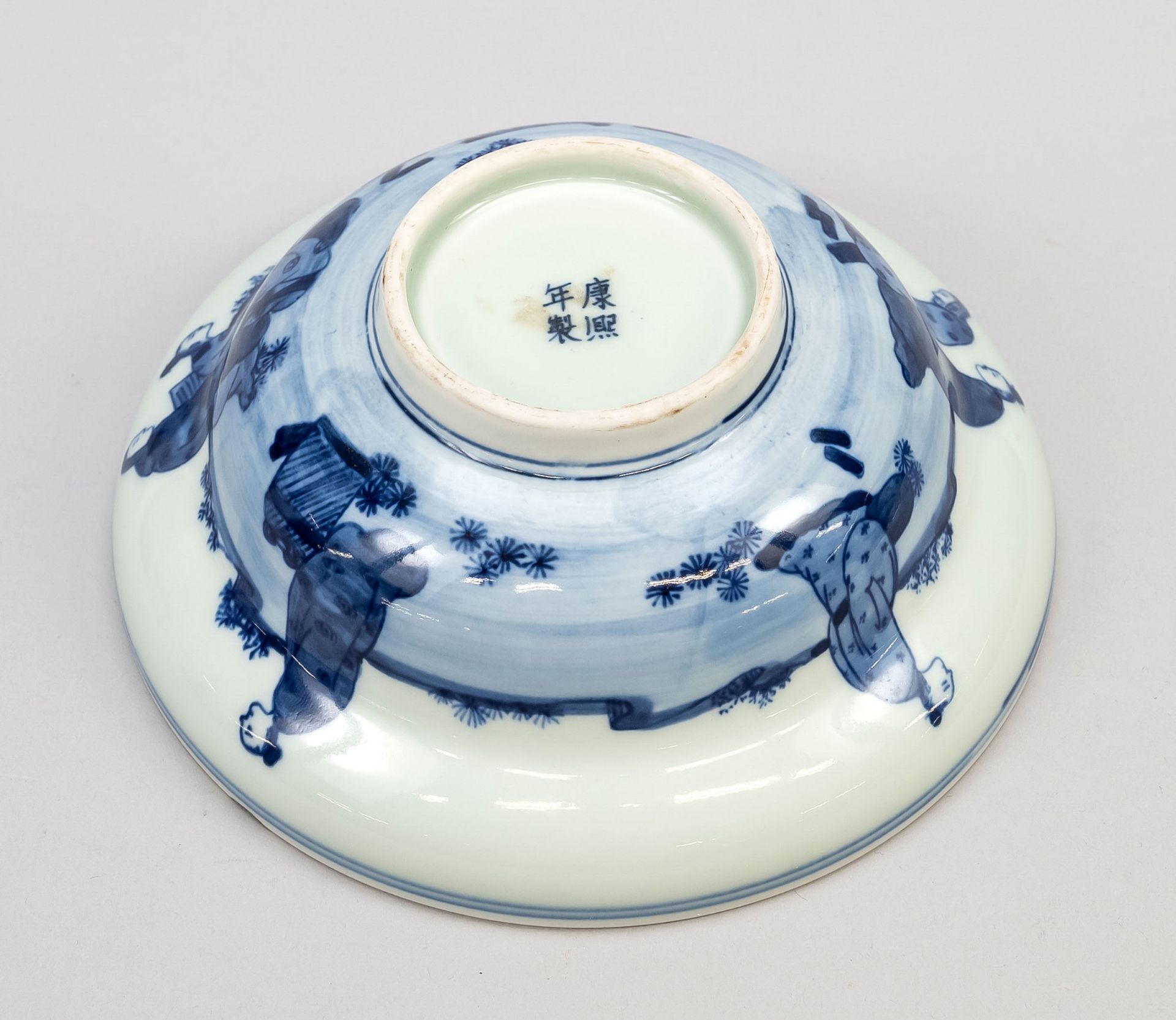 Lion bowl, probably Qing dynasty(1644-1911) Yongzheng period(1723-1735), blue and white porcelain - Image 2 of 2