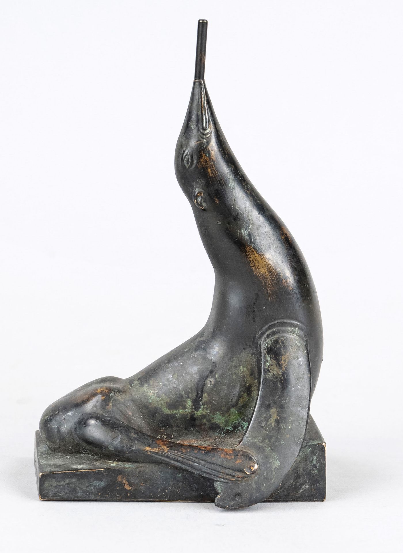 Georg Roch (1881-1943), seal, playful animal bronze with greenish black patina on beveled plinth,