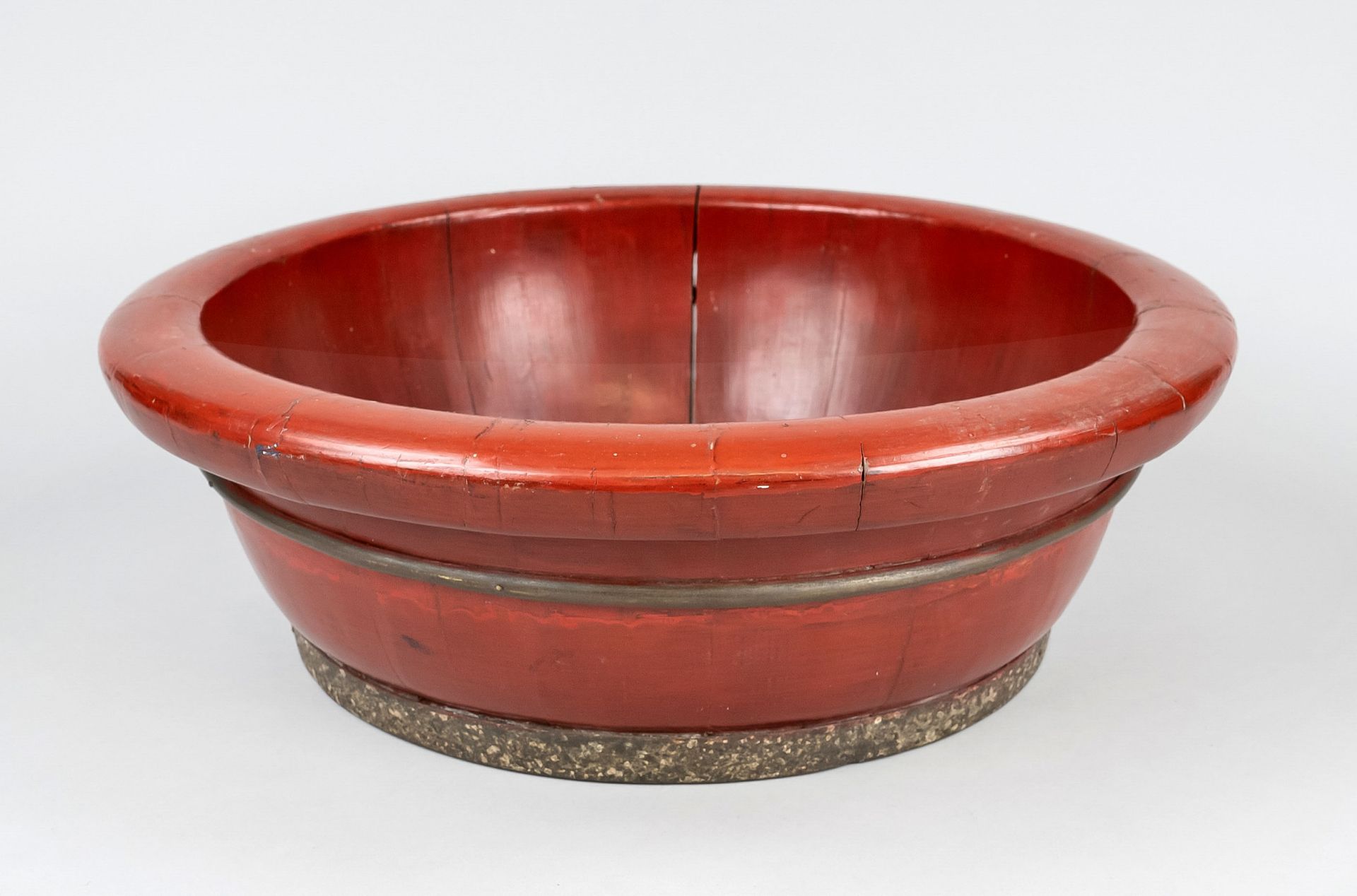 Japanese wooden tub in Negoro style, Japan, 1st half of 20th c., godet round tub made of wooden