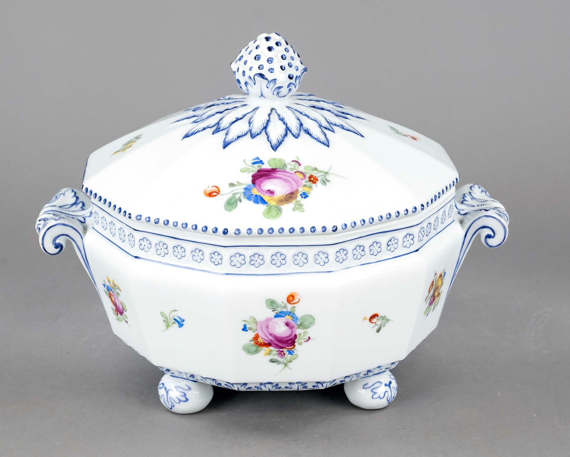 Round lidded tureen, Nymphenburg, mark 1925-75, form Perl after model of Dominikus Auliczek the