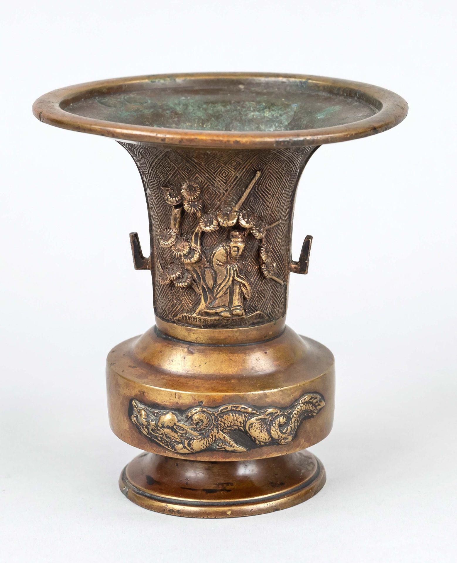 Hu-shaped flower vase, Japan, Meiji period(1868-1912), bronze in the shape of the archaic Hu