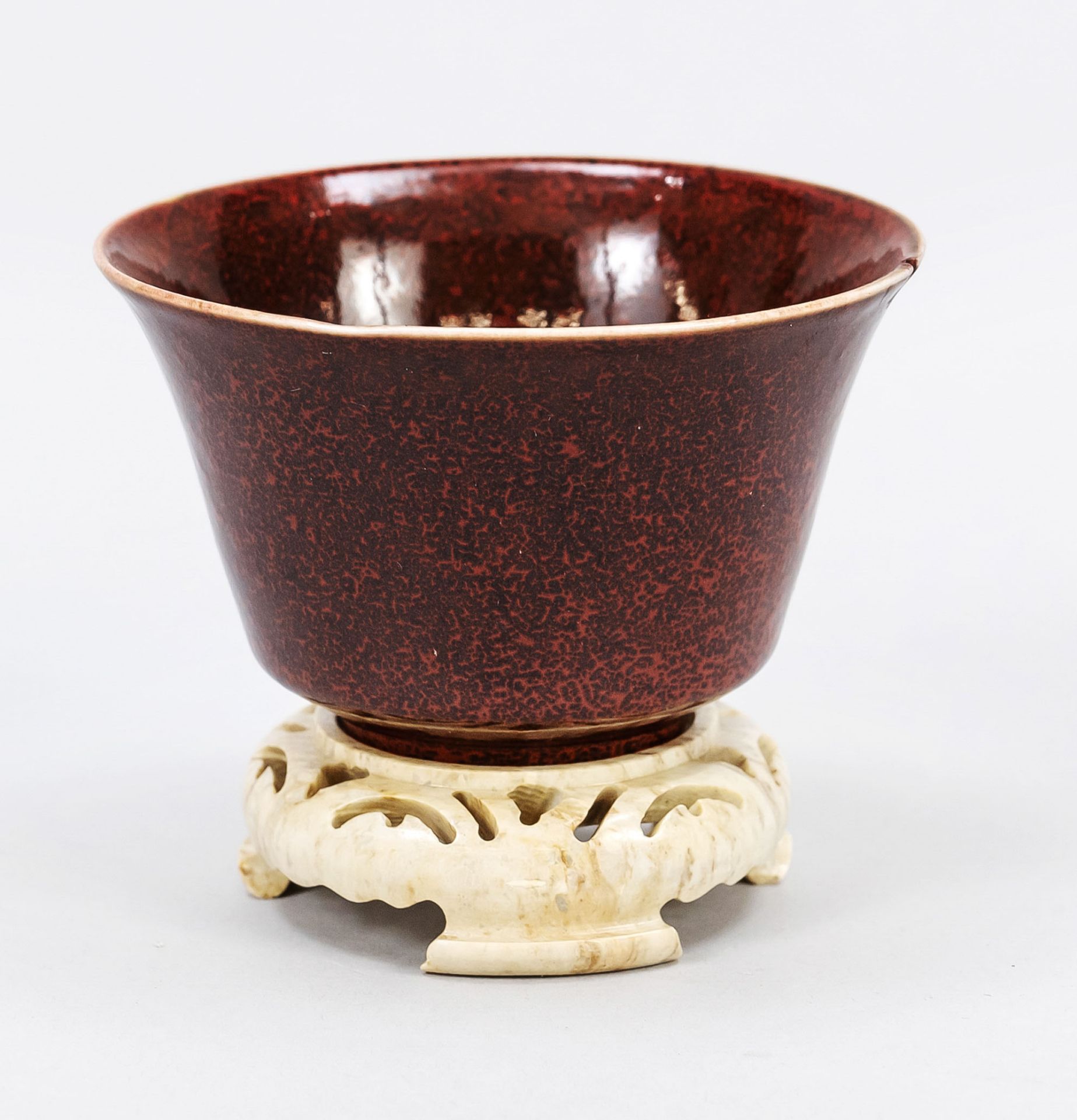 Tea bowl with red leopard skin glaze, China, Qing dynasty(1644-1911), 17th/18th century, porcelain