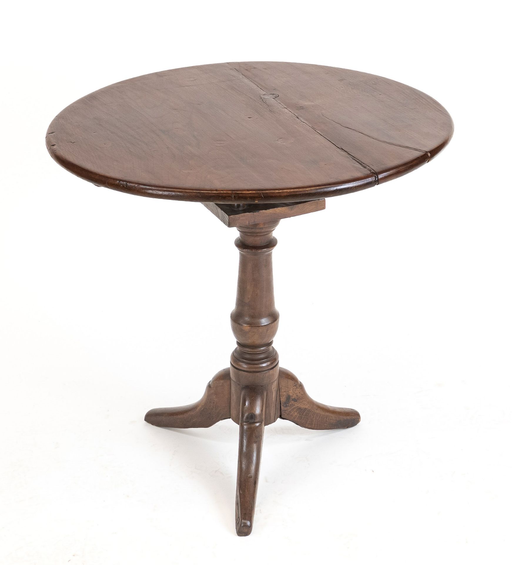 English folding tea table, 19th c., oak, h. 68, d. 70 cm.