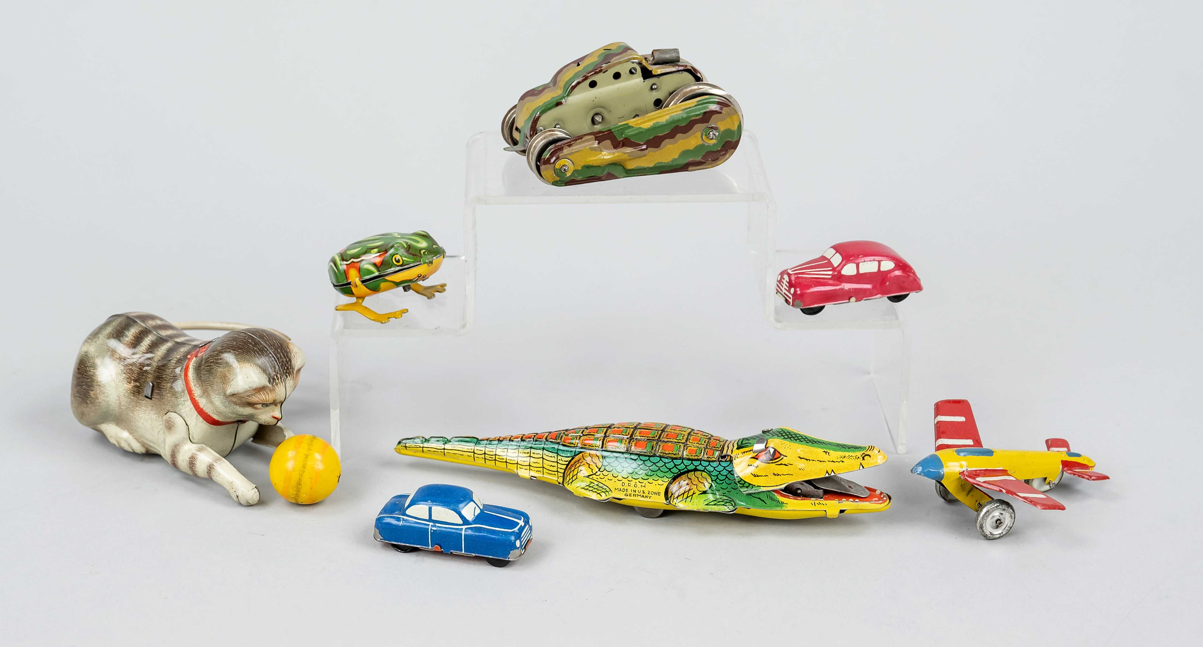 Assorted tin toys, 20th century, consisting of tank (chains of rubber loose), cat, crocodile,