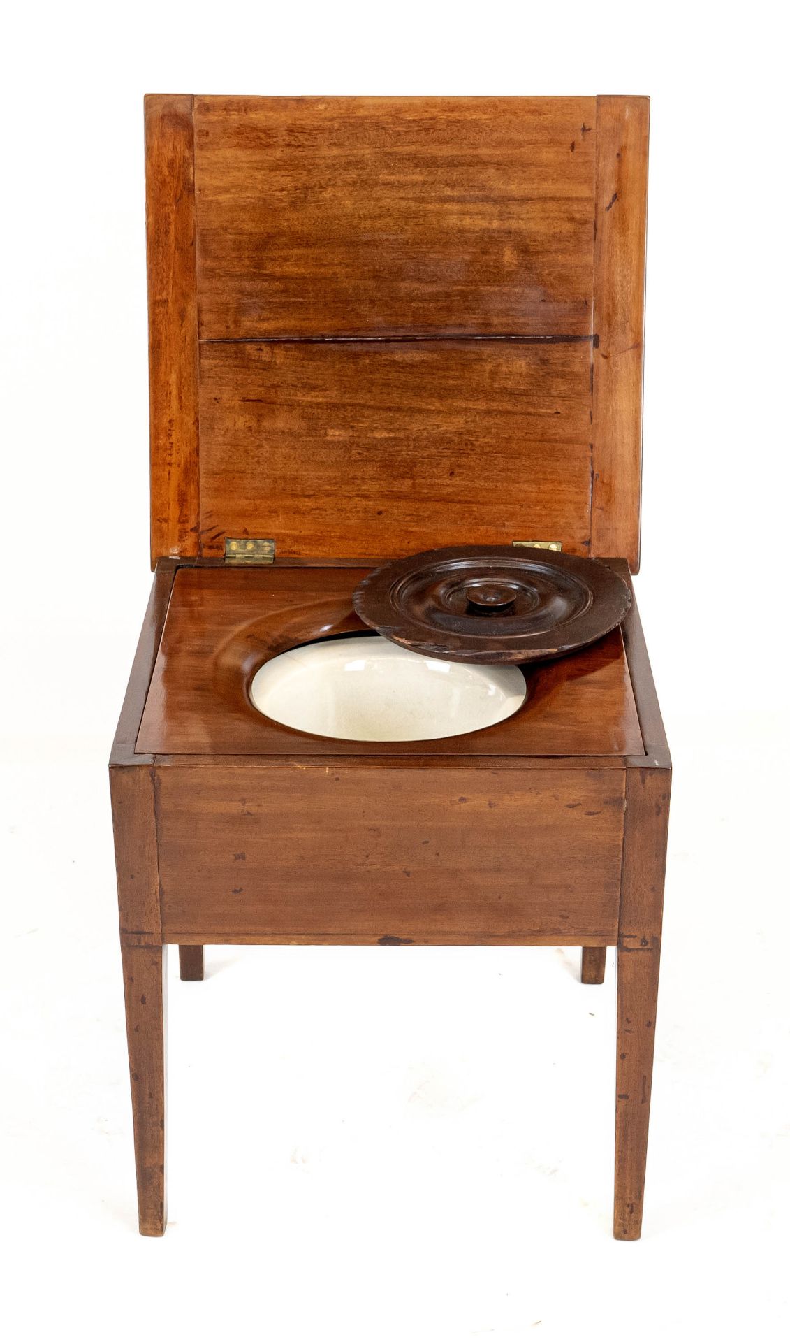 English commode chair, 19th c., mahogany, hinged lid with ceramic pot and cover, 50 x 48 x 46 cm.