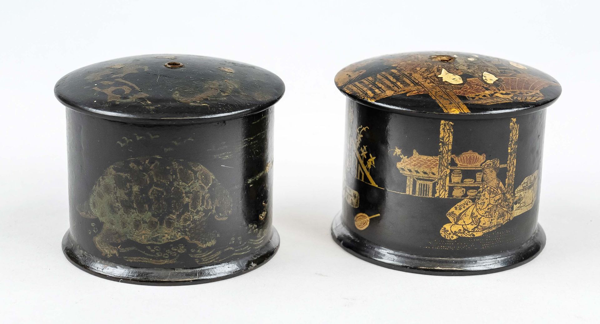 Pair of yarn boxes, Japan, Meiji period(1868-1912), round black lacquer lidded boxes with polychrome - Image 2 of 2