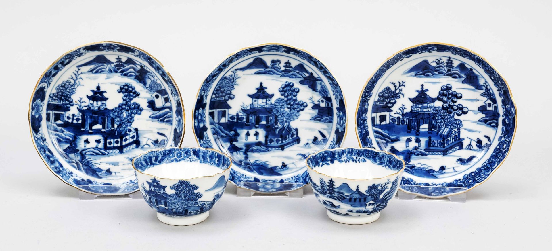 Quintet Yantai, China, Qing dynasty(1644-1911), 18th century, 3 porcelain small plates and 2 -cups