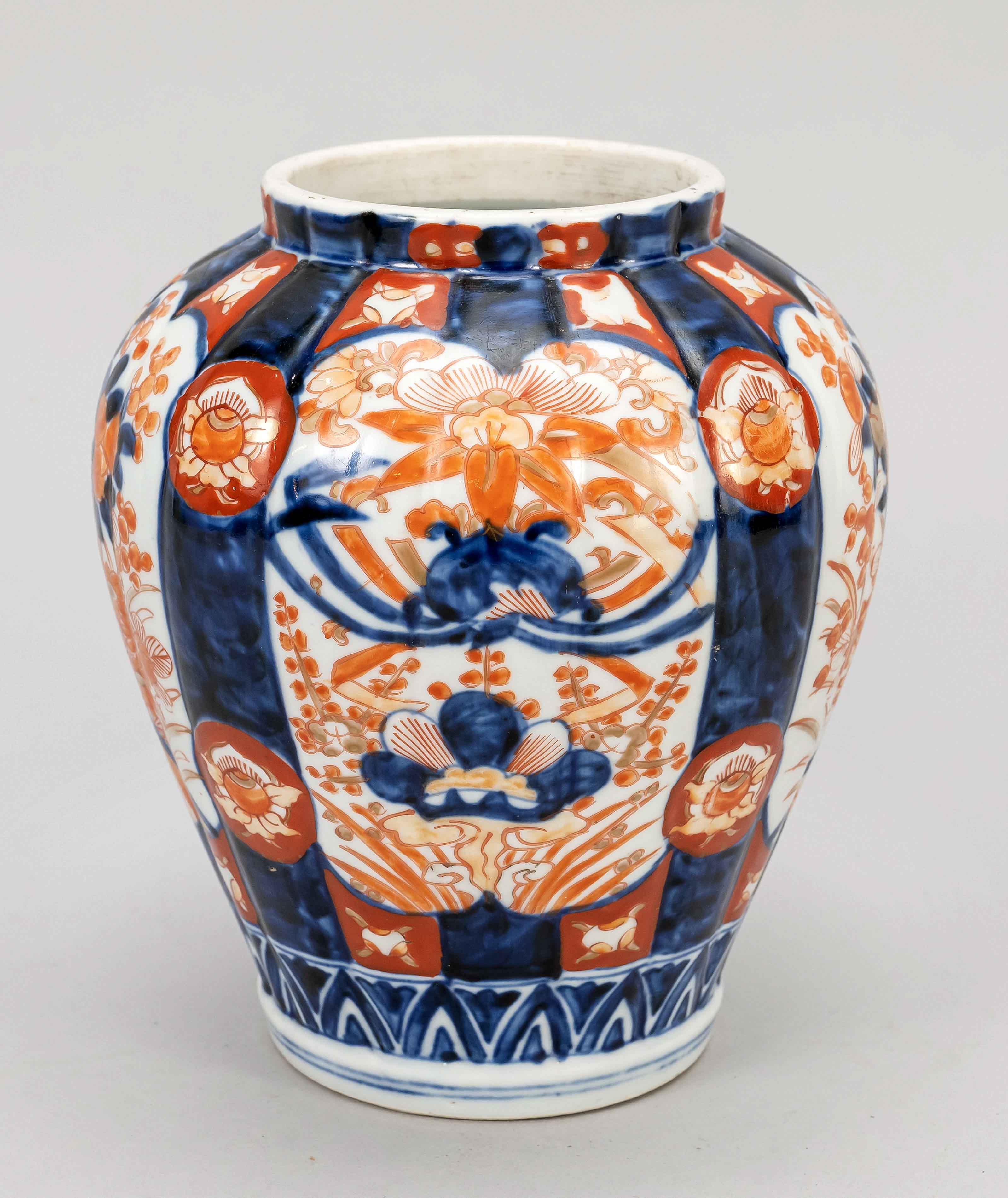 Imari shoulder vase, Japan, Arita, Edo period(1603-1868), 1st half 19th c., Porcelain with cobalt - Image 2 of 2