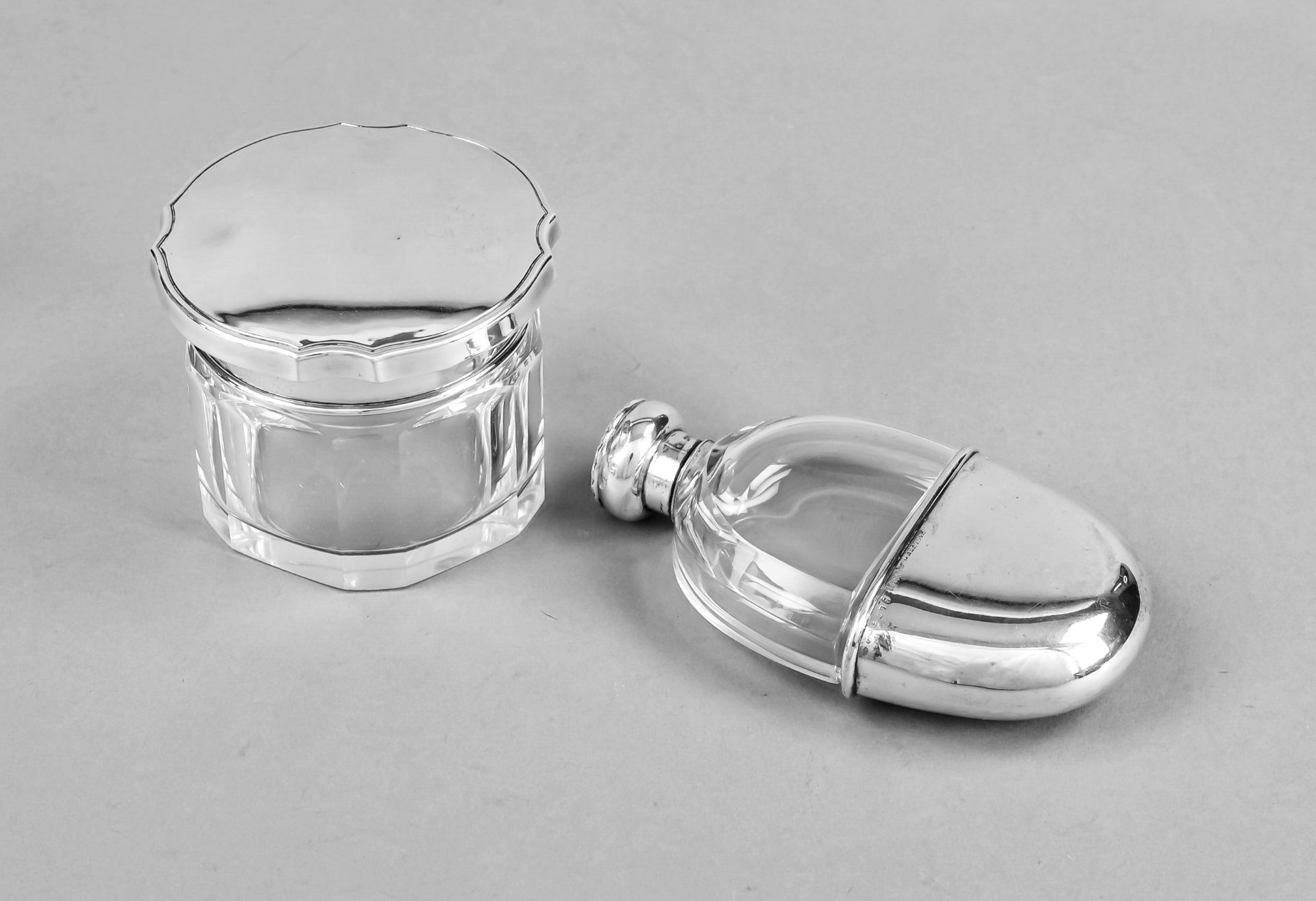 Hip flask, German, 20th century, maker's mark Wilhelm Binder, Schwäbisch Gmünd, silver 800/000,