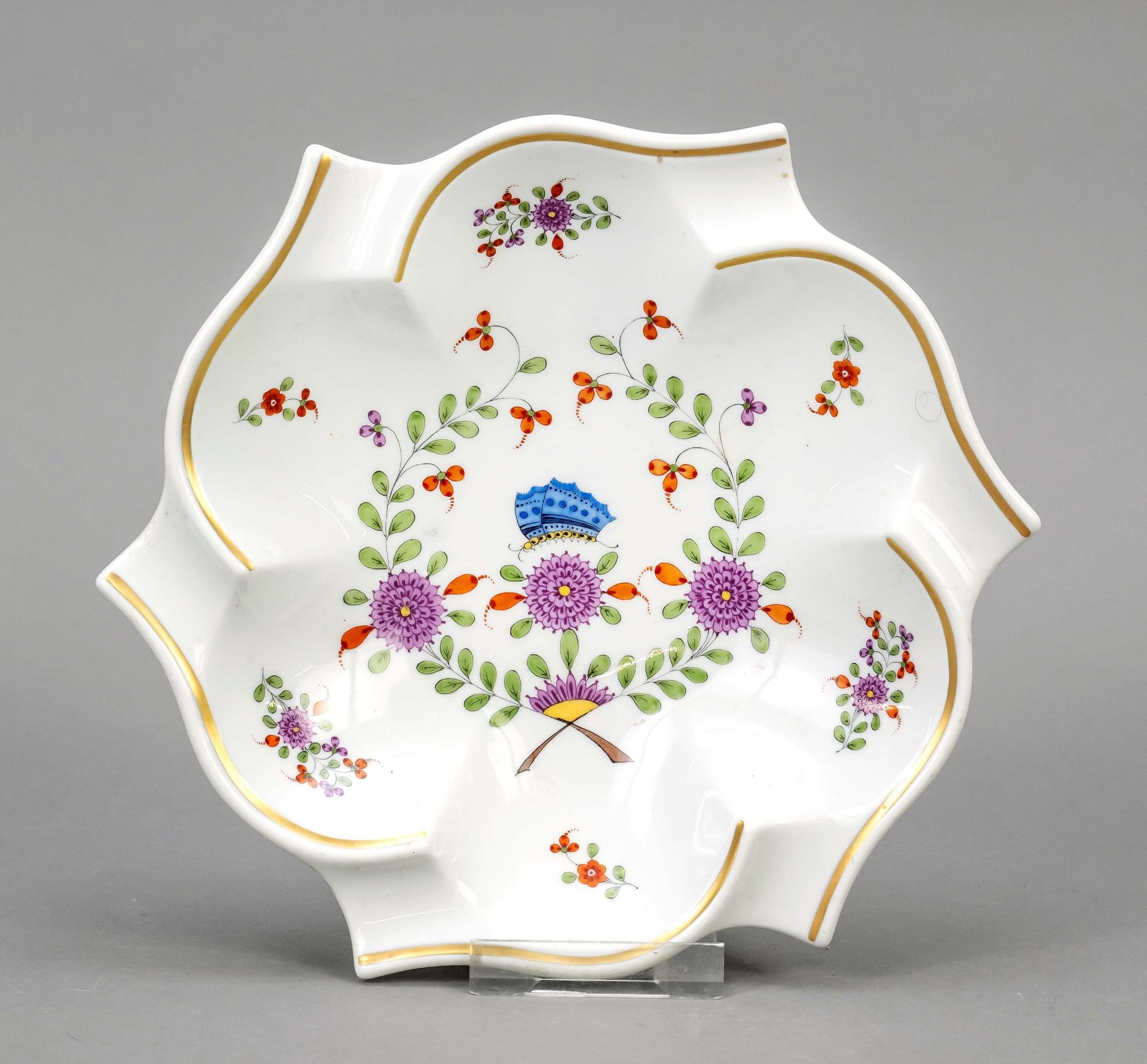 Ashtray, Meissen, Deputat, around 1980, 6-pass curved form, polychrome Kakiemon painting with