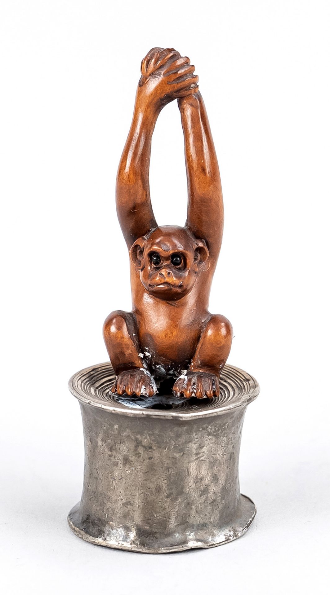 Netsuke of a monkey, Japan, probably Edo period(1603-1868) 18th/19th c., boxwood carved in the