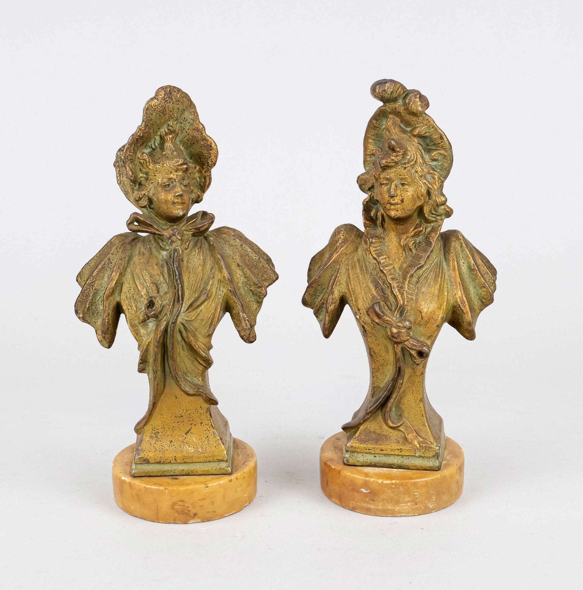 Anonymous sculptor around 1900, pair of busts, green-gold patinated metal casting on alabaster
