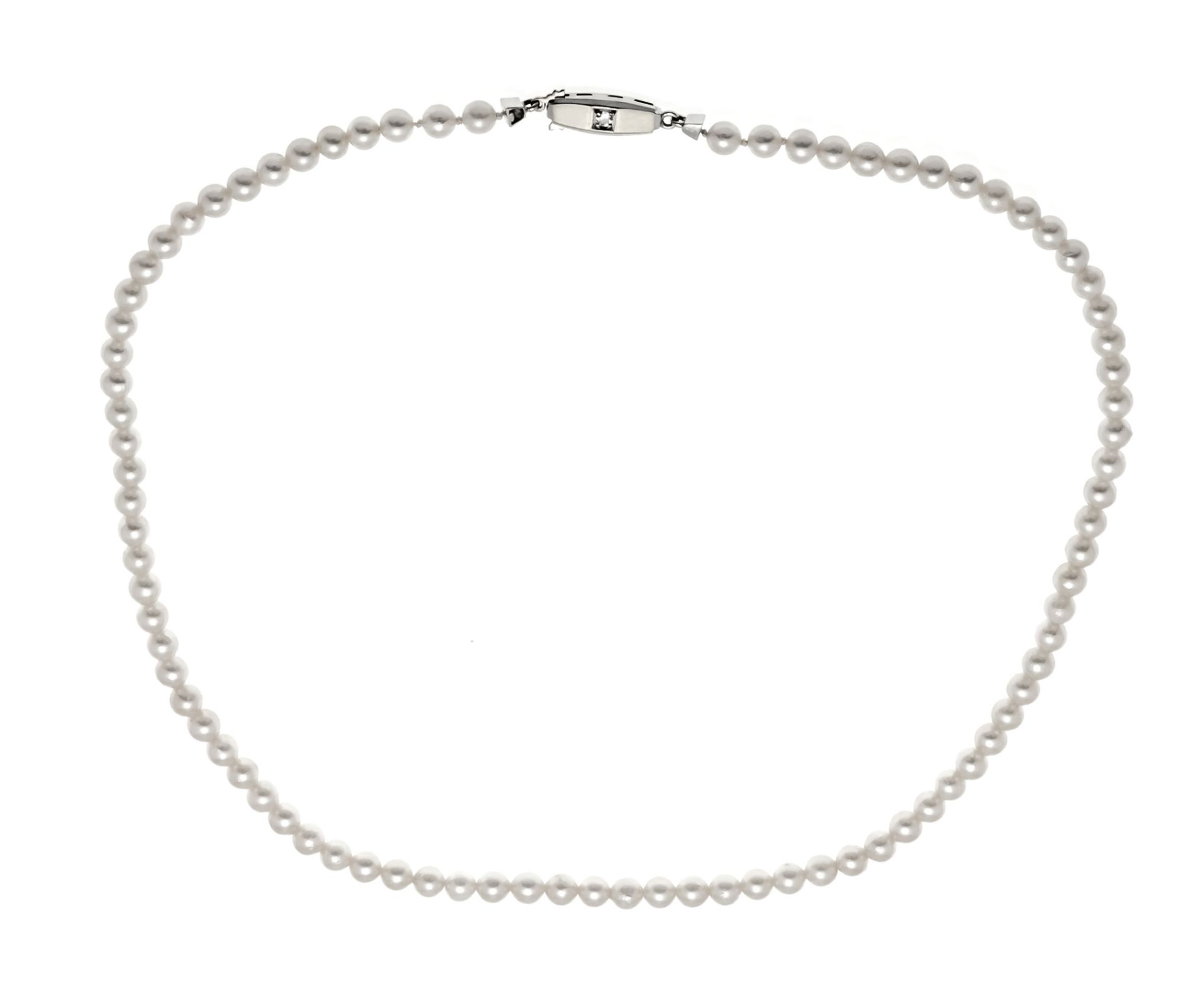 Pearl necklace Juwelier Meier with pin clasp WG 585/000 set with one brilliant-cut diamond 0,03 ct