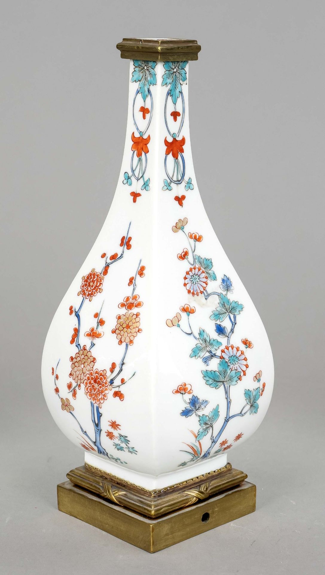 Sake bottle, w. Meissen, 18th century, square bottle shape with slender neck. Each side with