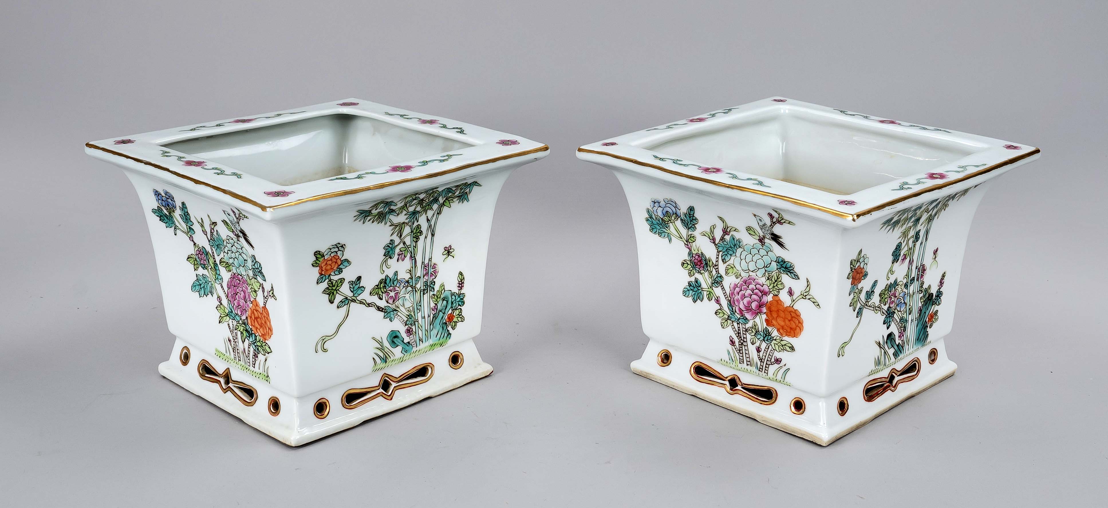 Pair of cachepots, China, 20th c., porcelain with polychrome glaze decoration of various flowers