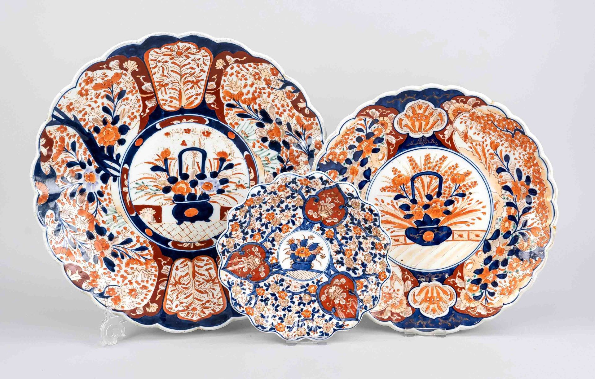 3 Imari plates, Japan, Meiji period(1868-1912), 19th c., porcelain with polychrome glaze decor