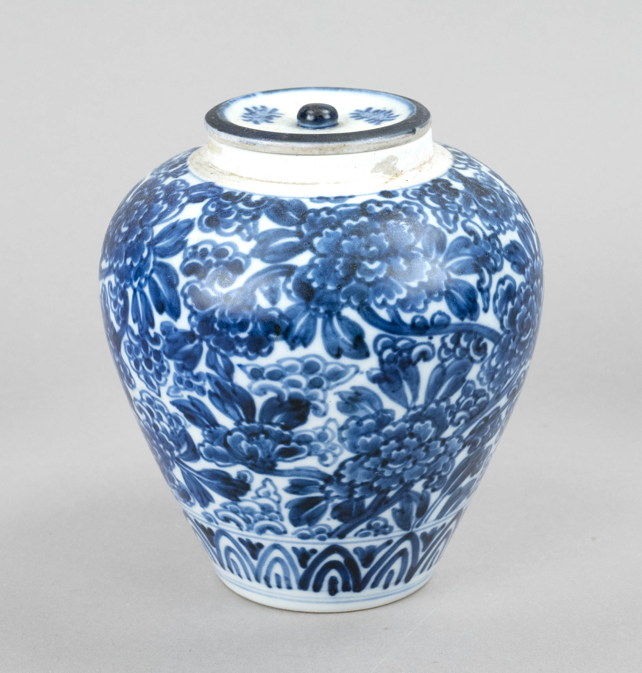 Ming dynasty style blue and white vase, China, 19th/20th c., porcelain with cobalt blue underglaze