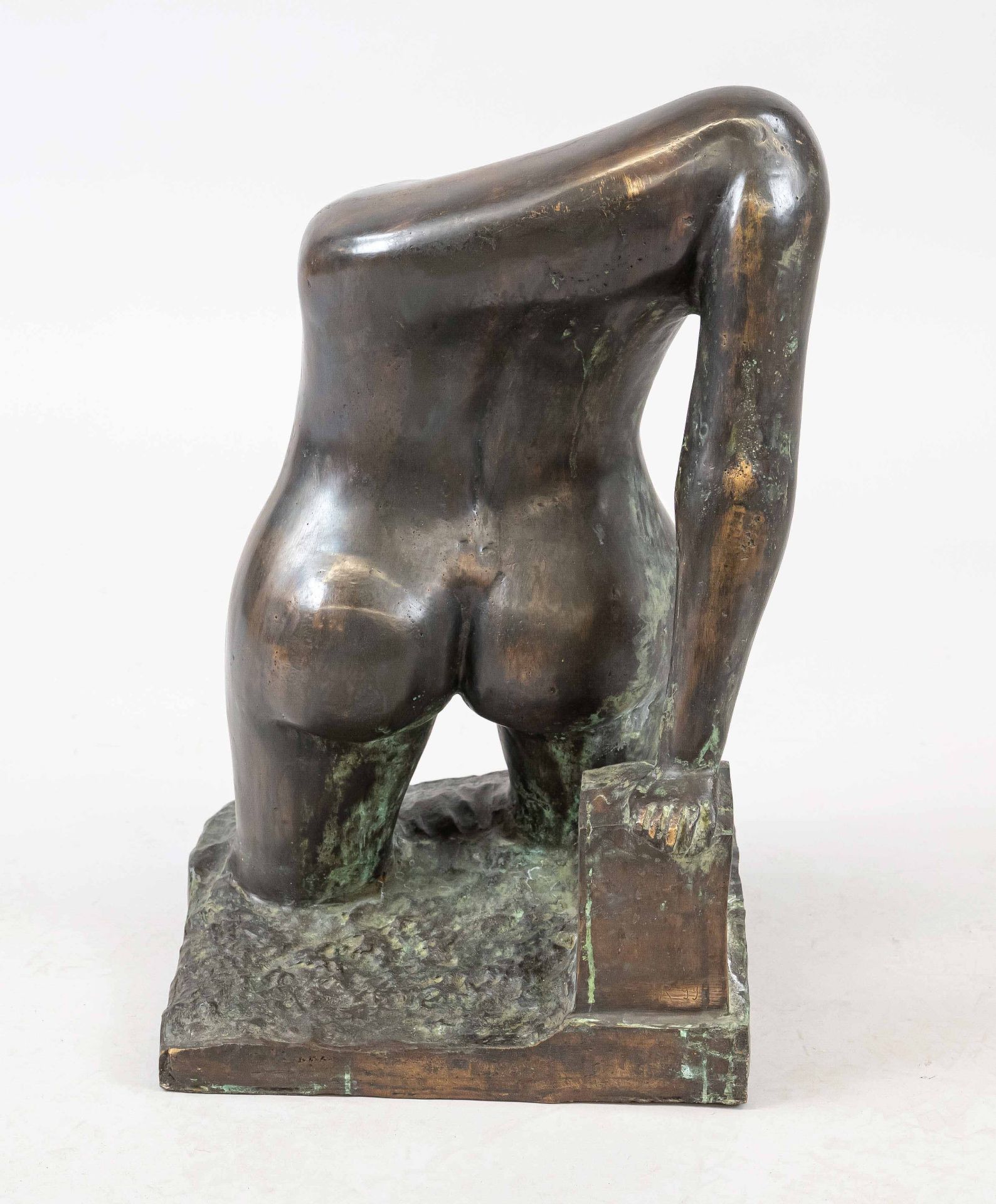 Monogramist HR, end of 20th c., abstracted female torso, dark brown patinated bronze on square - Image 2 of 2