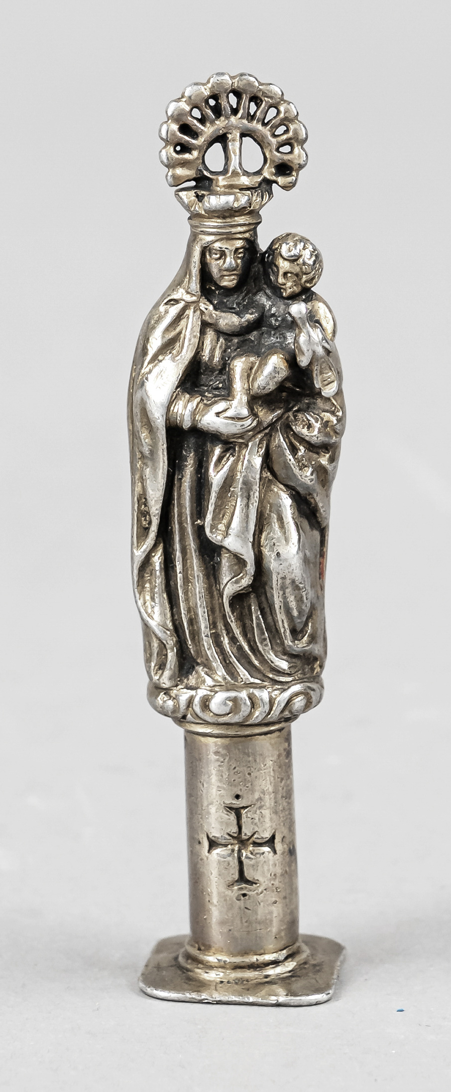 Petschaft, around 1900, silver tested, in the shape of a standing Madonna with child, h. 8,5 cm, ca.