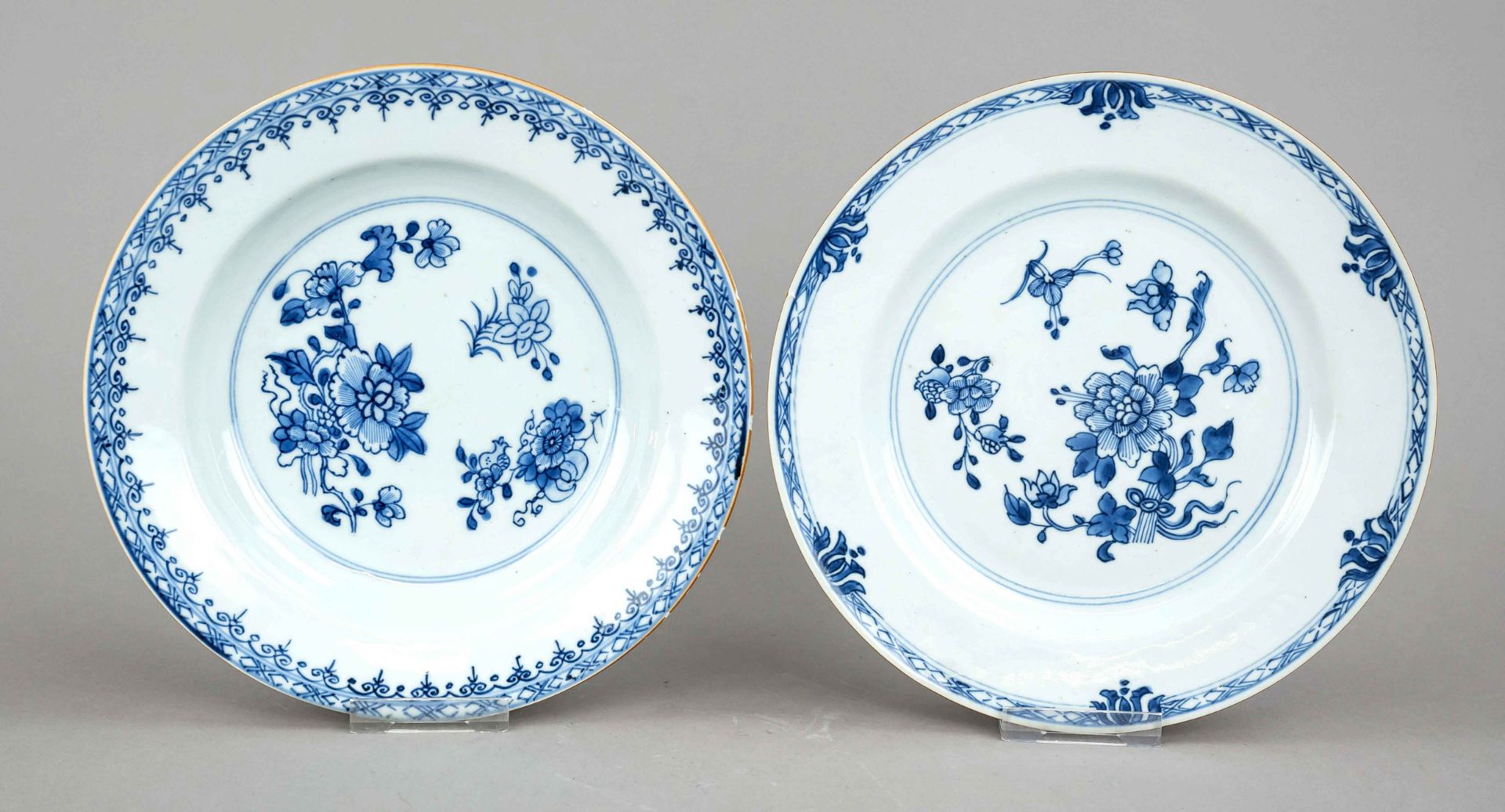 2 export plates, China, Qing dynasty(1644-1911), around 1800, porcelain with cobalt blue