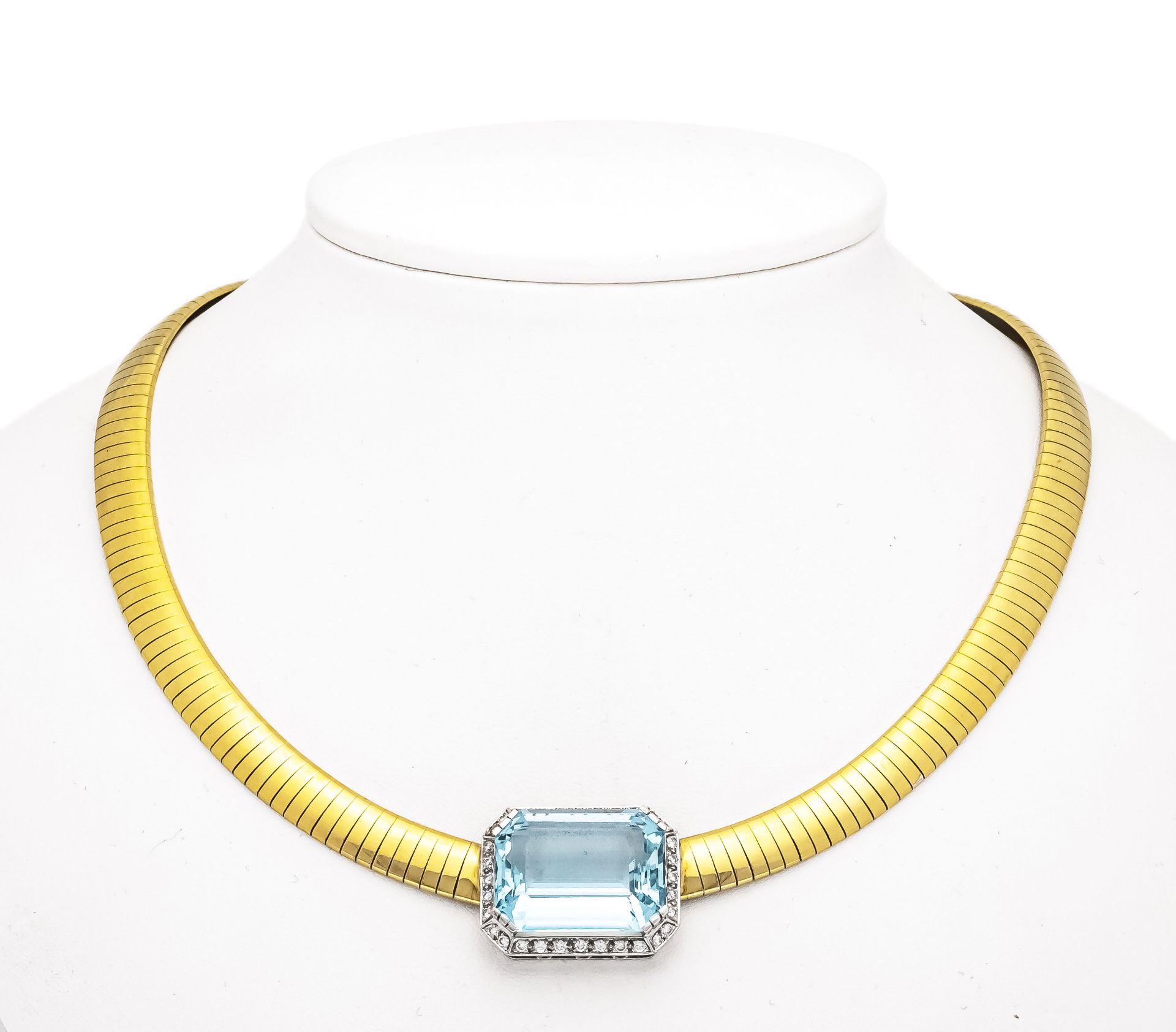 Aquamarine brilliant-cut necklace GG/WG 750/000 Mariage of pendant and necklace with an excellent