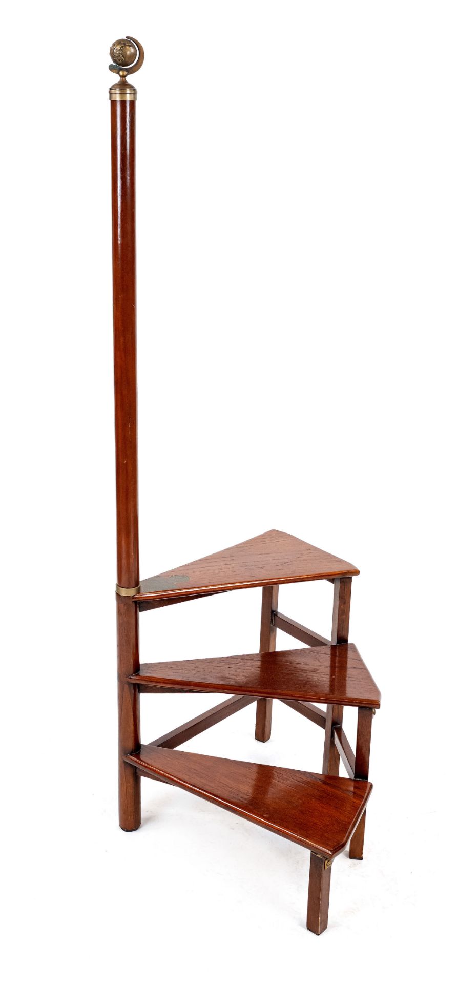 English library ladder, 20th century, solid mahogany, brass plaque marked Studio Globe Wernicke, 163