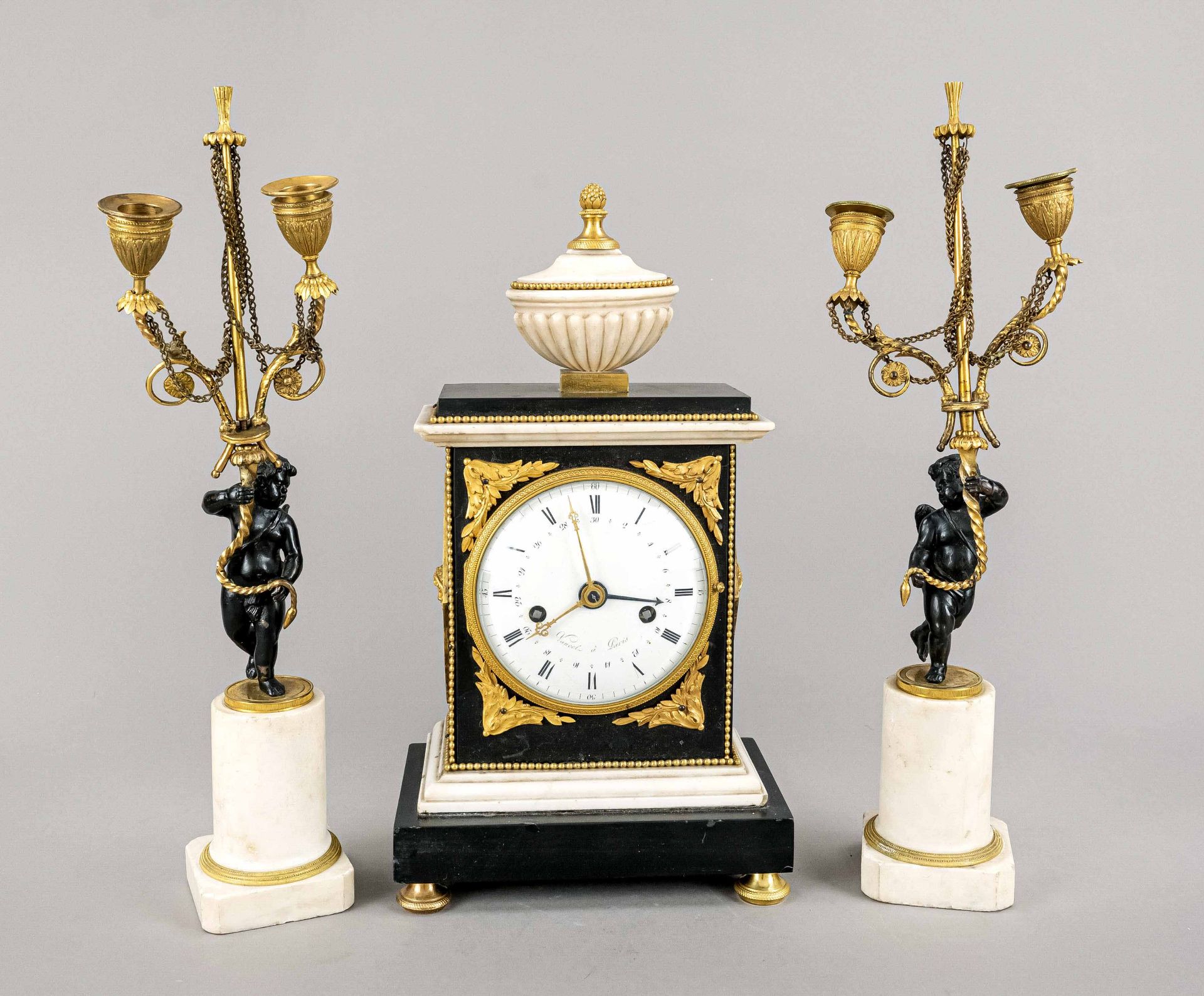 Marble table clock black/white marble with 2 chandeliers, 2nd half 19th c., fire gilded bronze