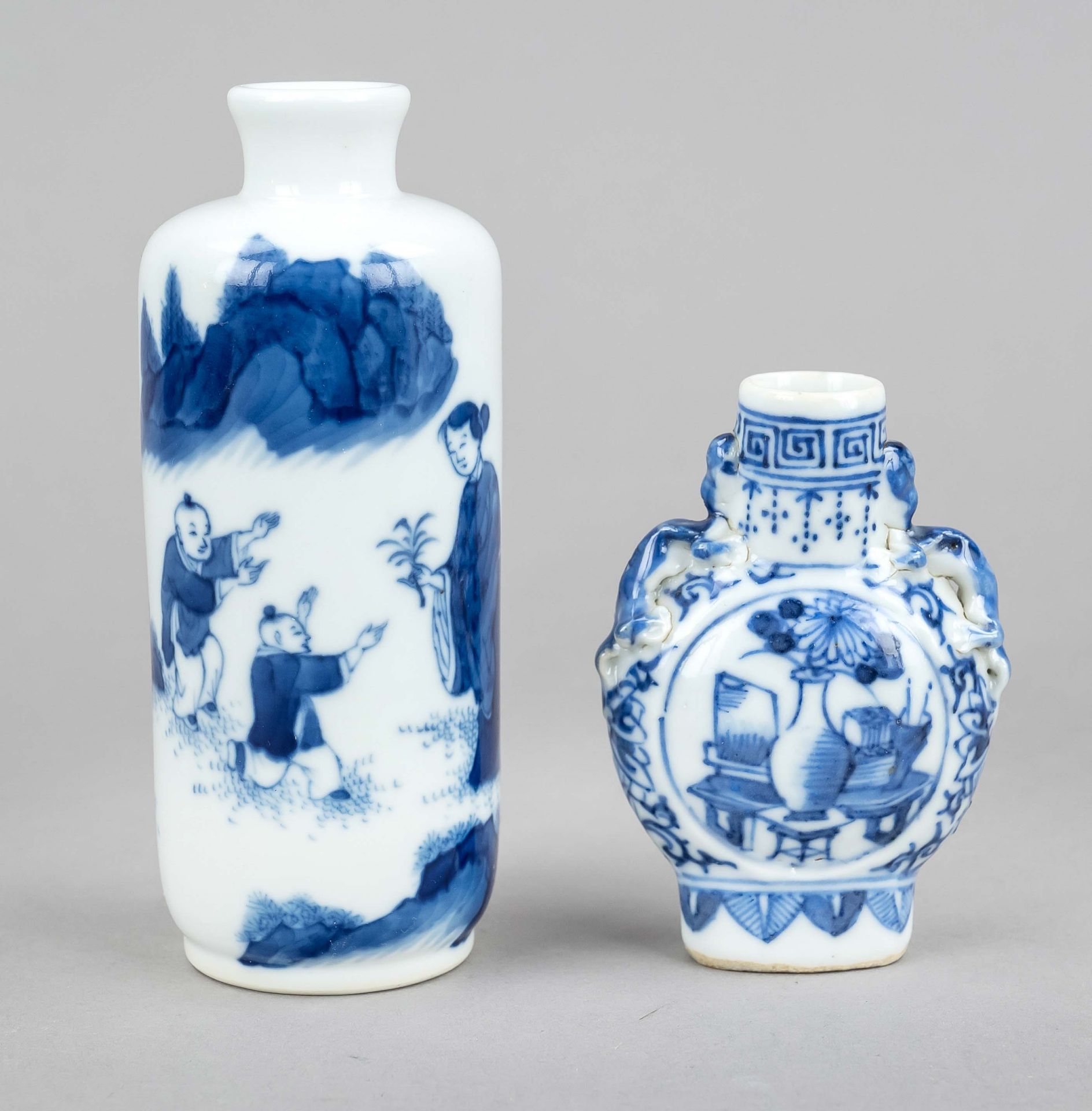 2 Blue and white vases, China, Qing dynasty(1644-1911), 18th/19th century, porcelain with cobalt