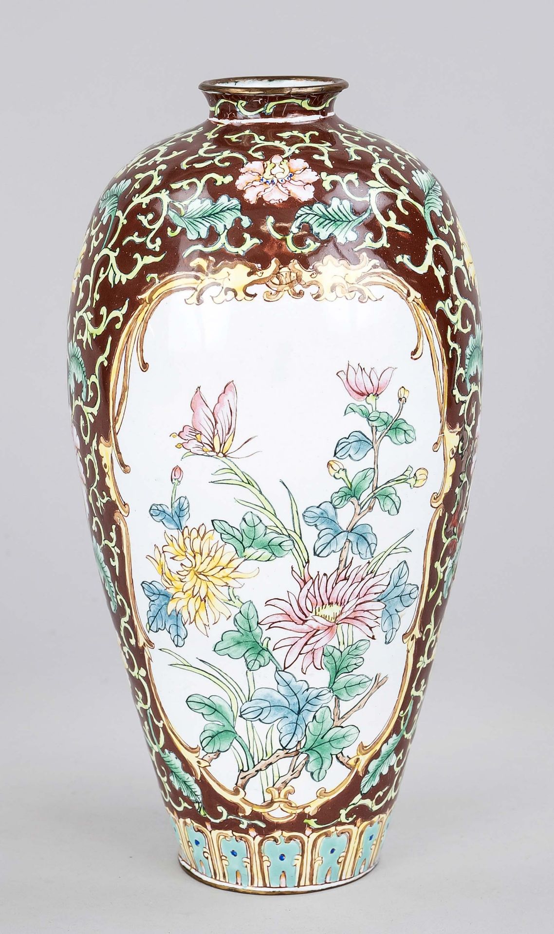 Vase Canton enamel, probably South China 18th/19th century, brass body with polychrome enamel - Image 2 of 2