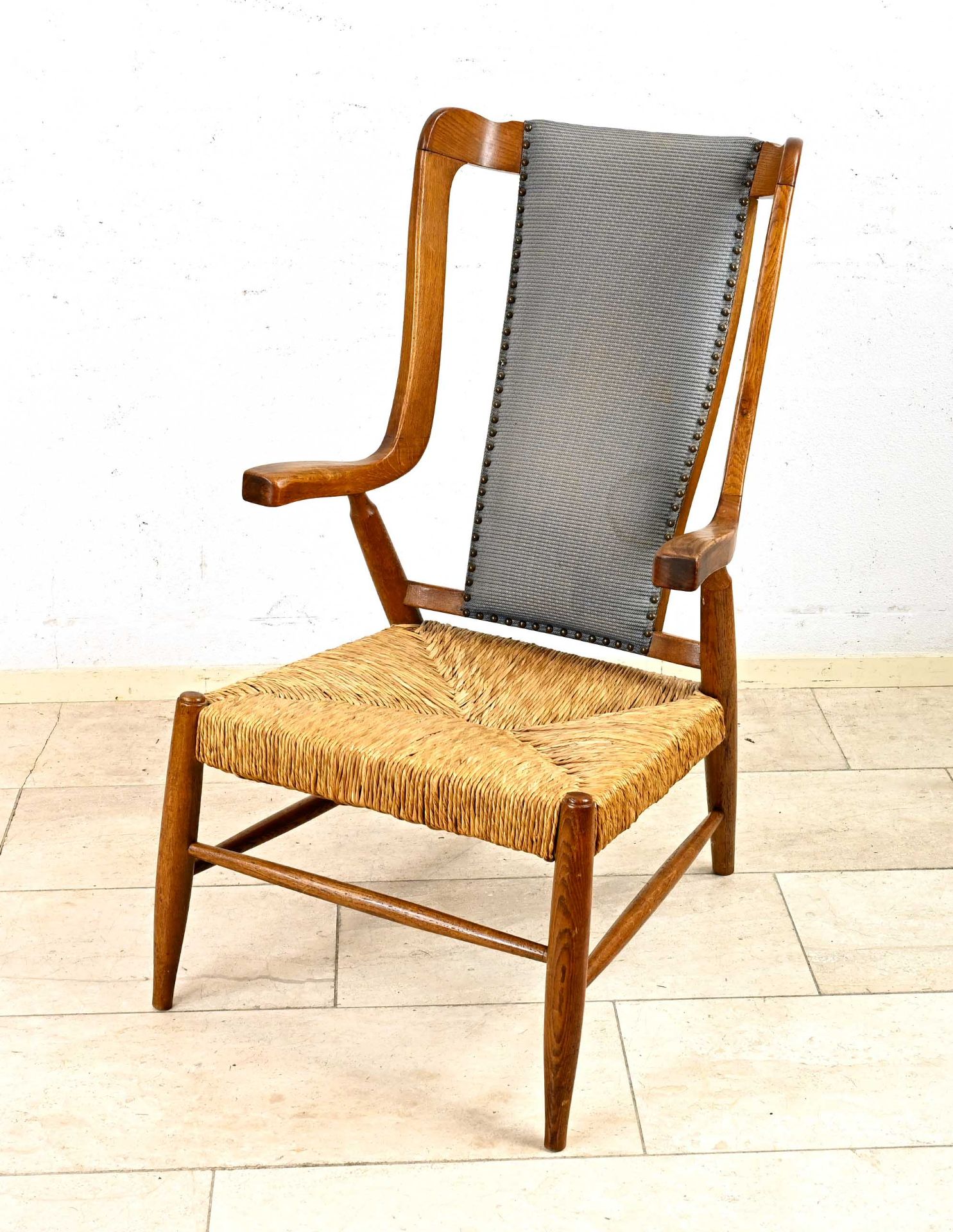 Armchair, Friesland 1930s, solid oak, seat with rush wickerwork, 98 x 65 x 64 cm.- This furniture