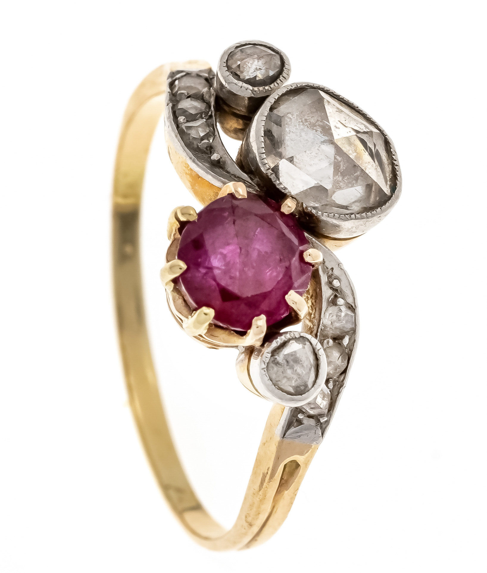 Toi-et-Moi ruby diamond ring circa 1910 GG/WG 750/000 unstamped, tested, with a natural round