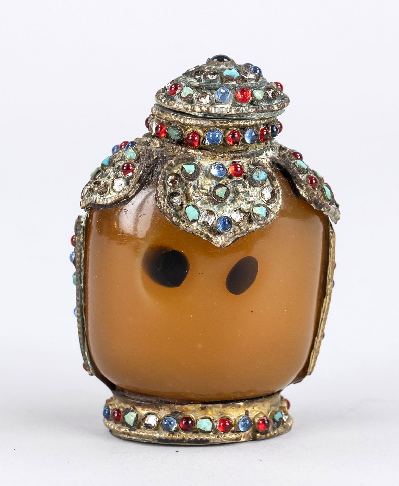 Snuffbottle, China, Qing dynasty(1644-1912) 18th century or later, probably agate with glass river - Image 2 of 2