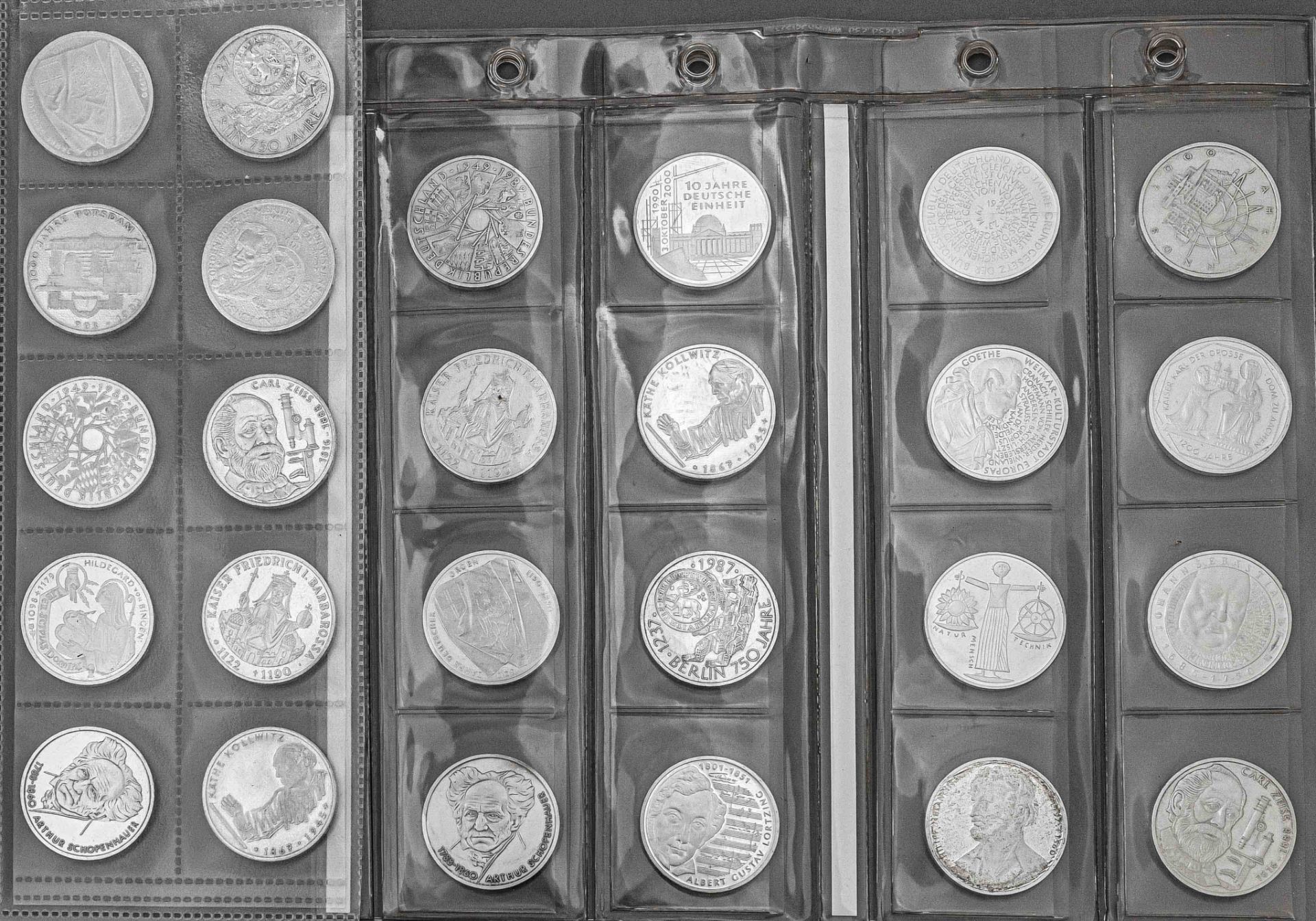 26 Gedenkmünzen Silber, je 10