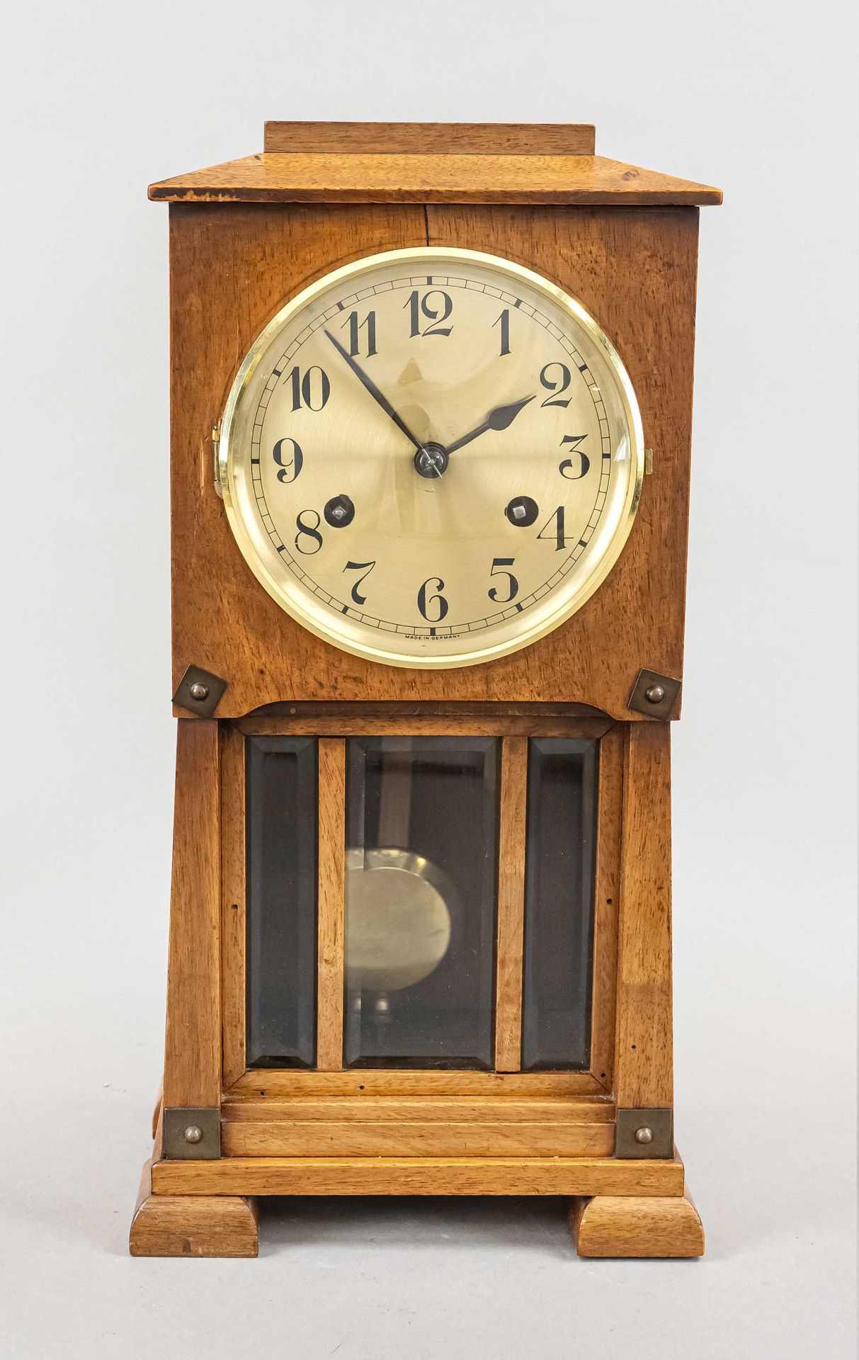 Junghans oak table clock, around 1930, faceted glass in front of the pendulum, gold dial with