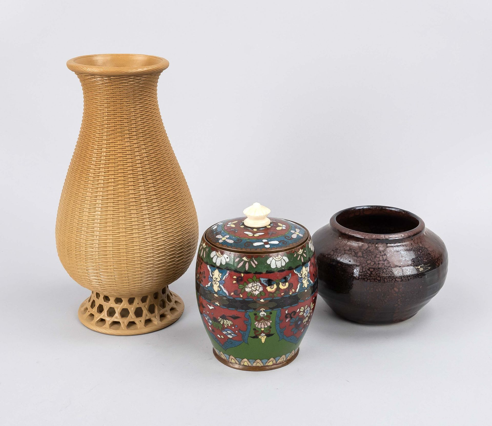 3pcs. temmoku shoulder pot, willow rod vase and lid pot enamel cloisonné, China and Japan, 19th/20th