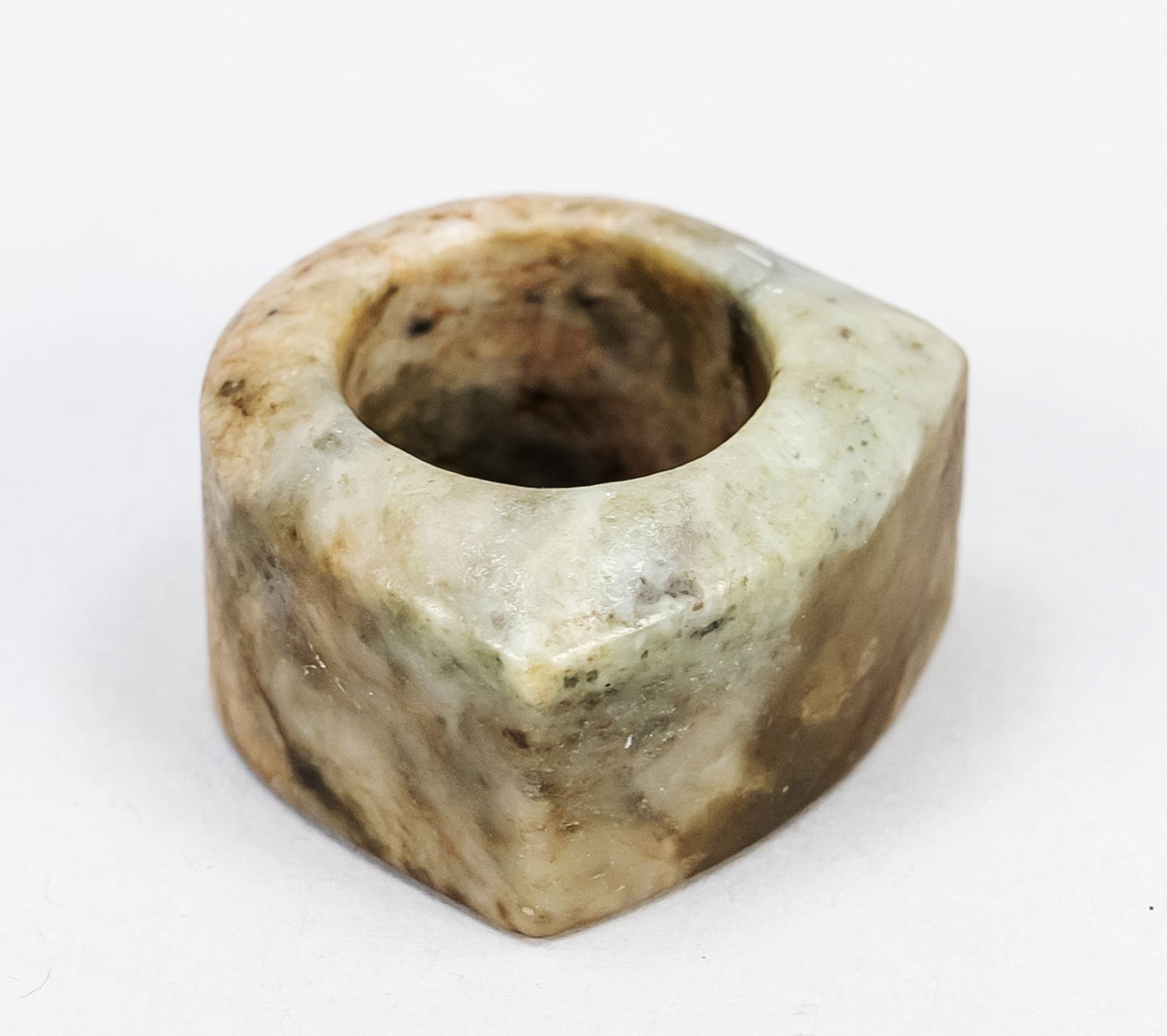 Archer ring, China, Qing dynasty(1644-1911), 18th/19th c., ring drilled from serpentine to grip