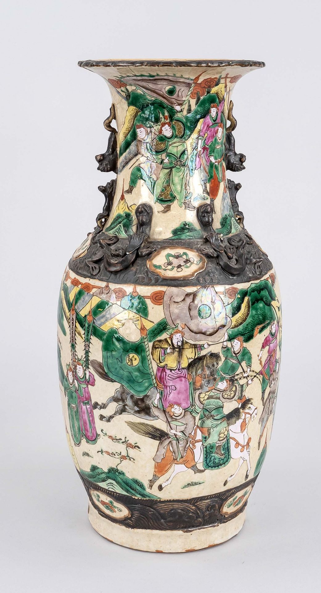 Large Nanjing vase with war scenes, China, Qing dynasty(1644-1911), 19th century, crackleware with