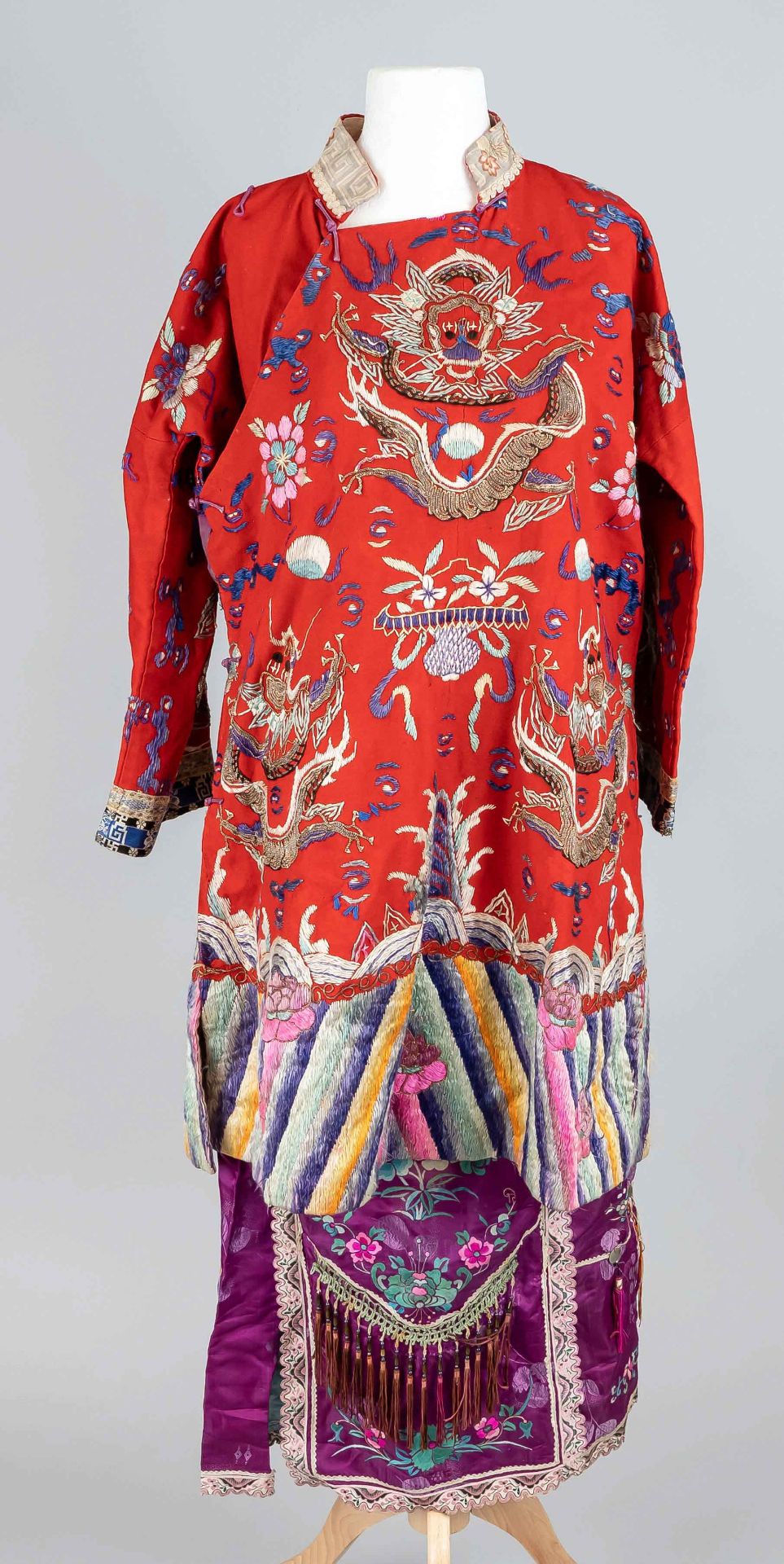 Rare Manchurian palace lady's robe(chin. manfu), China, Qing dynasty(1644-1912), 19th century, red