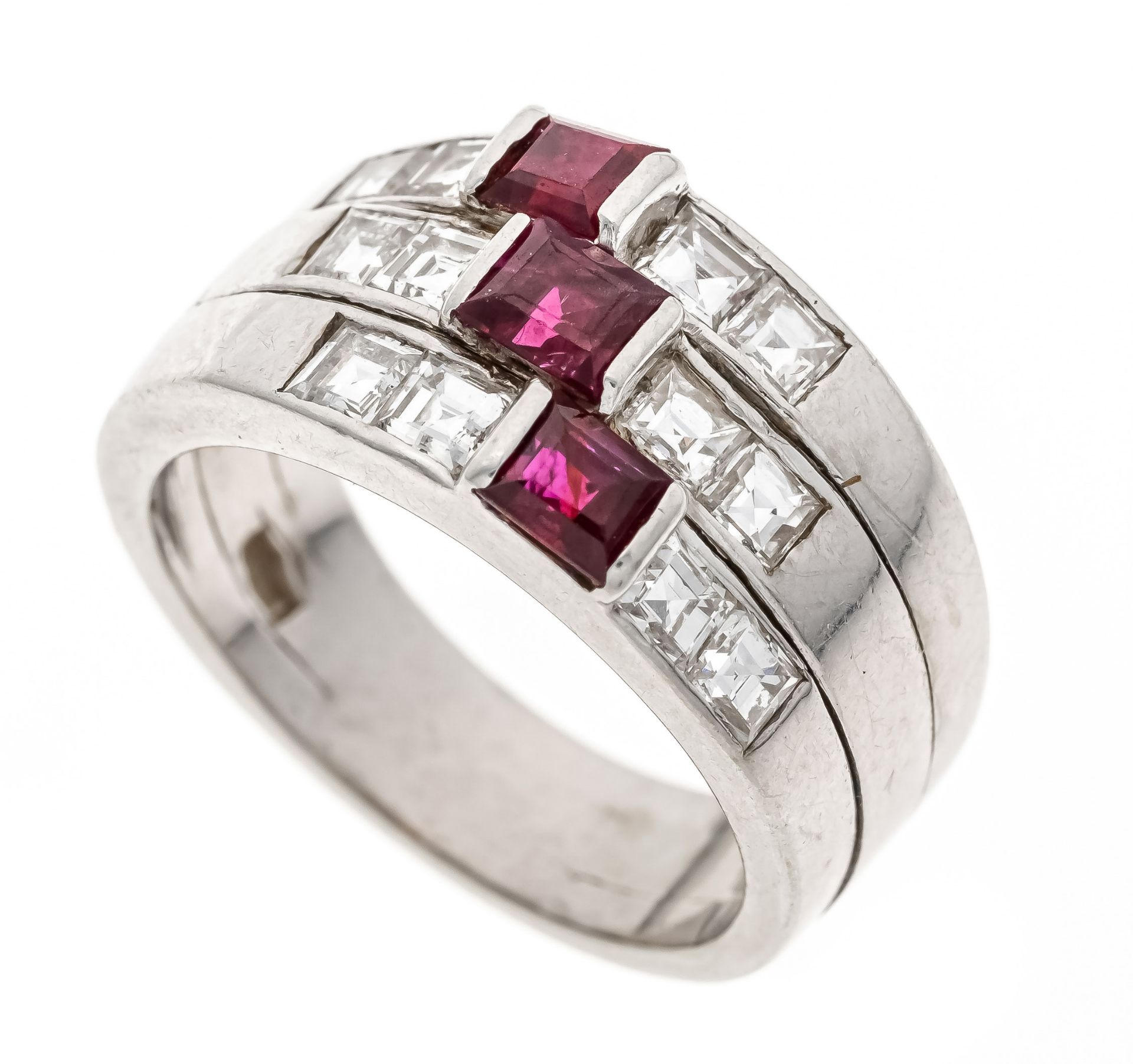 Ruby diamond ring WG 750/000 with 3 faceted ruby rectangles 3.34 x 3.72 and 3.21 x 3.14 red,