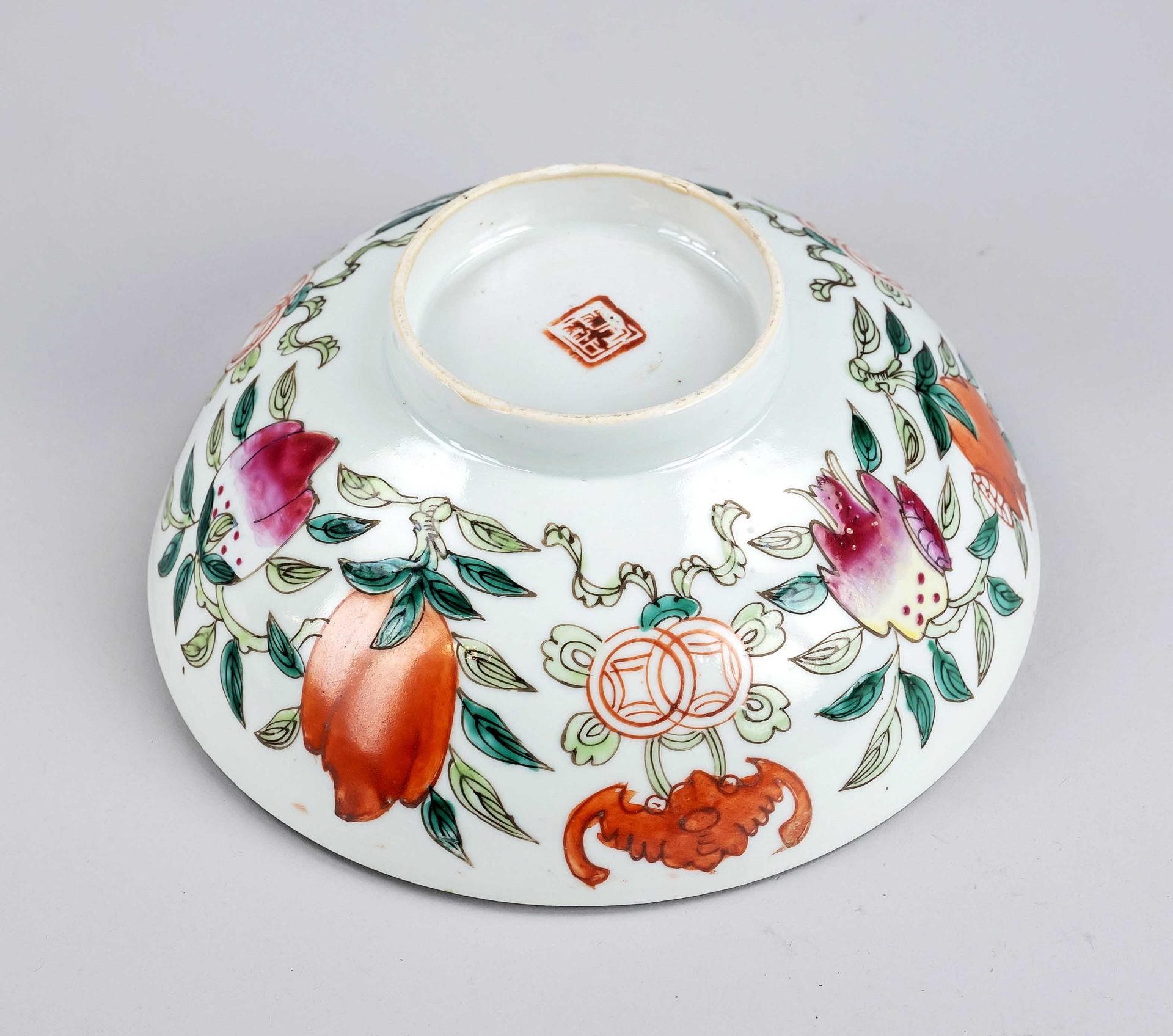 Large famille rose bowl, China, Qing, Tongzhi period(1861-1875), porcelain with polychrome enamel - Image 2 of 2