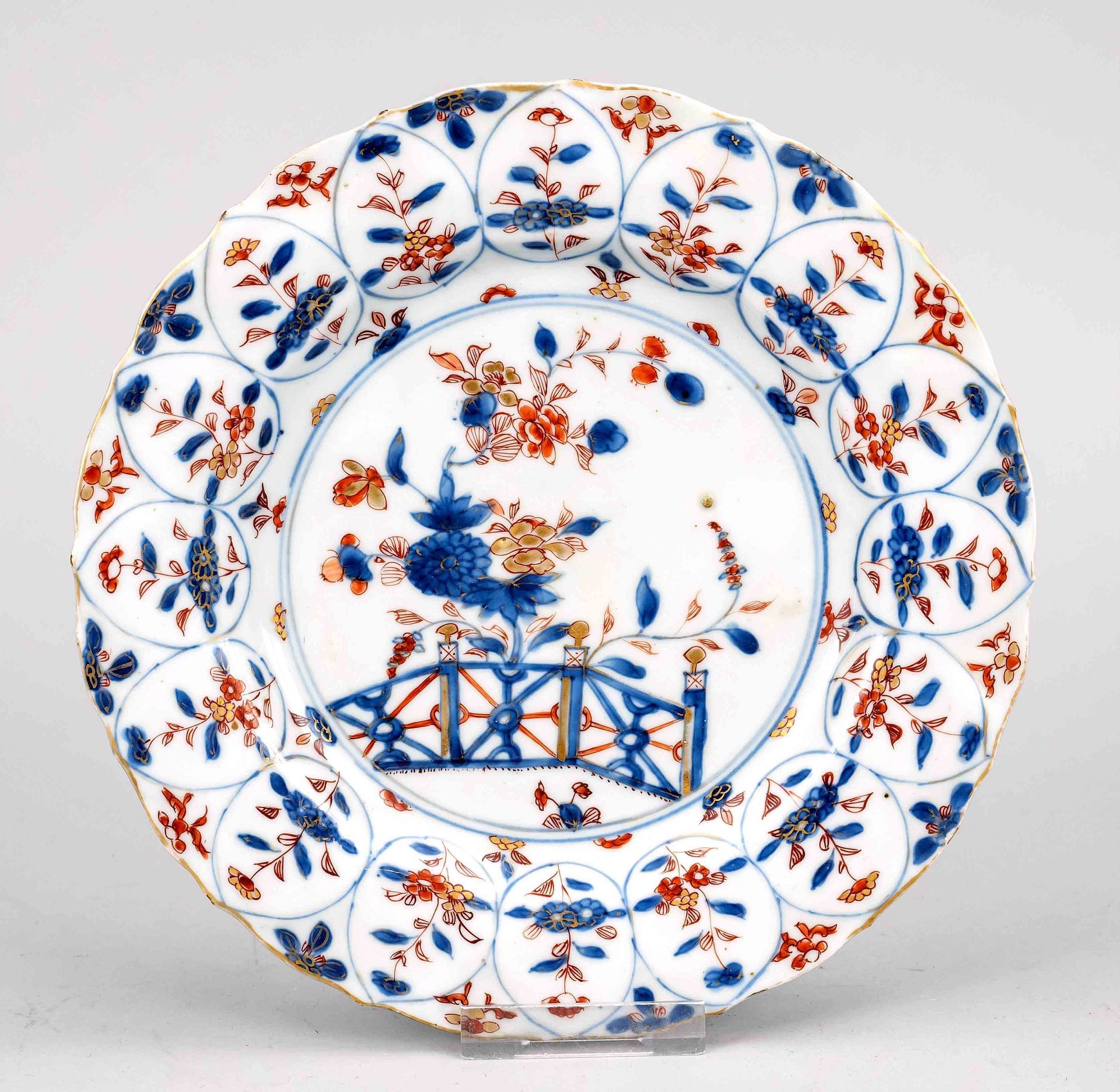 Modelled Imari plate, China, Qing dynasty(1644-1911), 18th century, porcelain with cobalt blue and