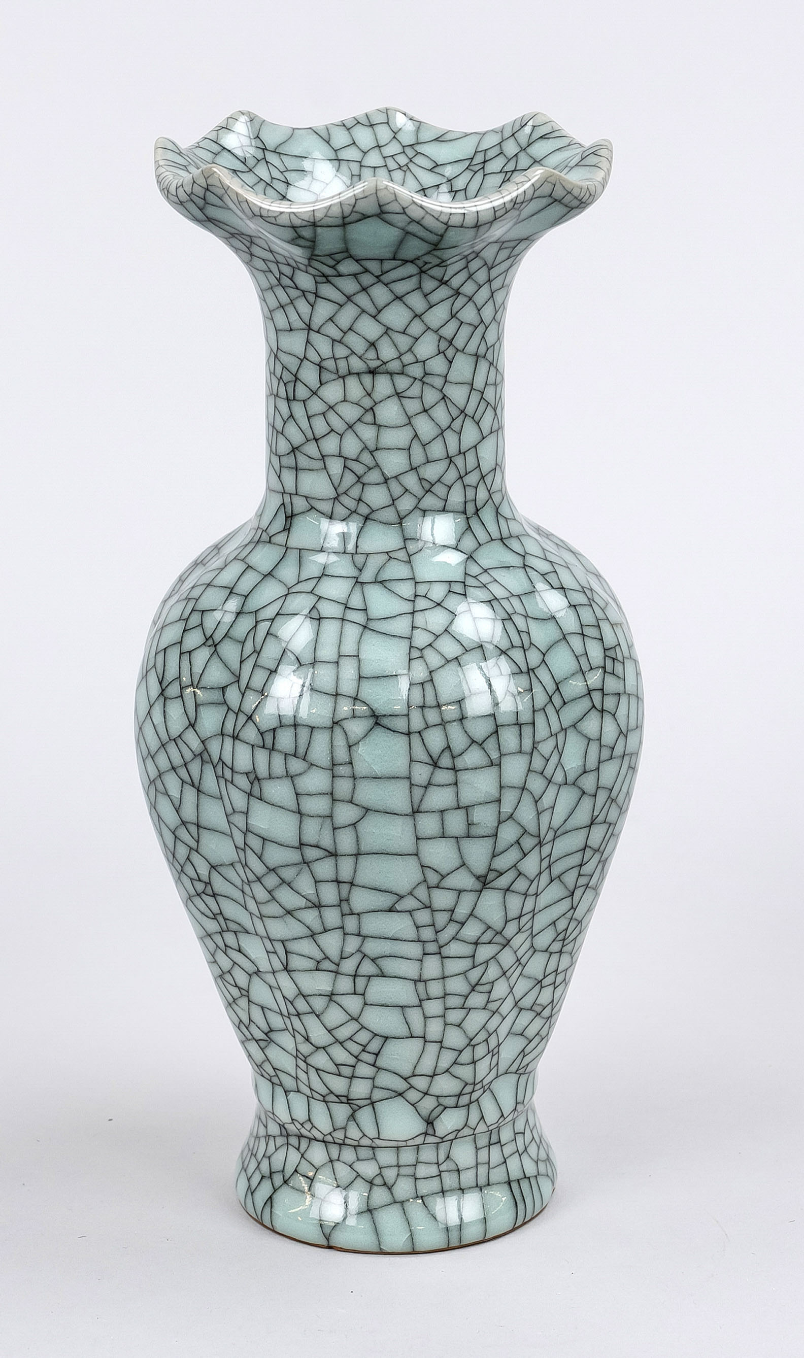 Song style vase with Ge glaze, China, Chaoxing, 20th century, stoneware vase with dove blue glaze