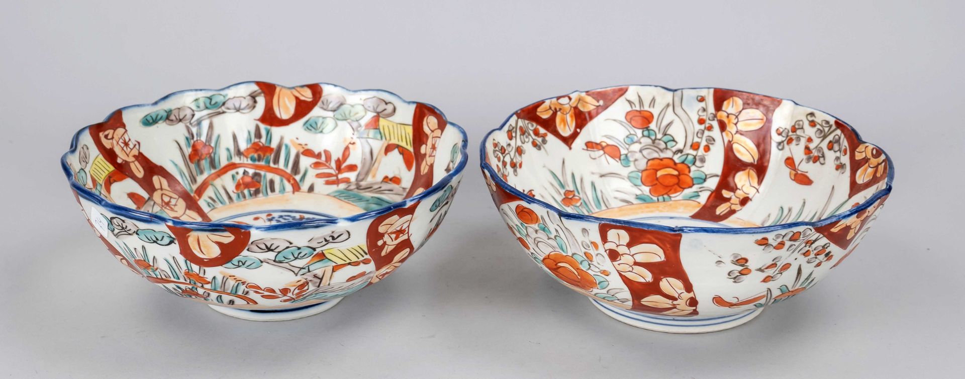 Pair of beautiful Imari bowls, Japan, probably Meiji period(1868-1912) around 1900, porcelain