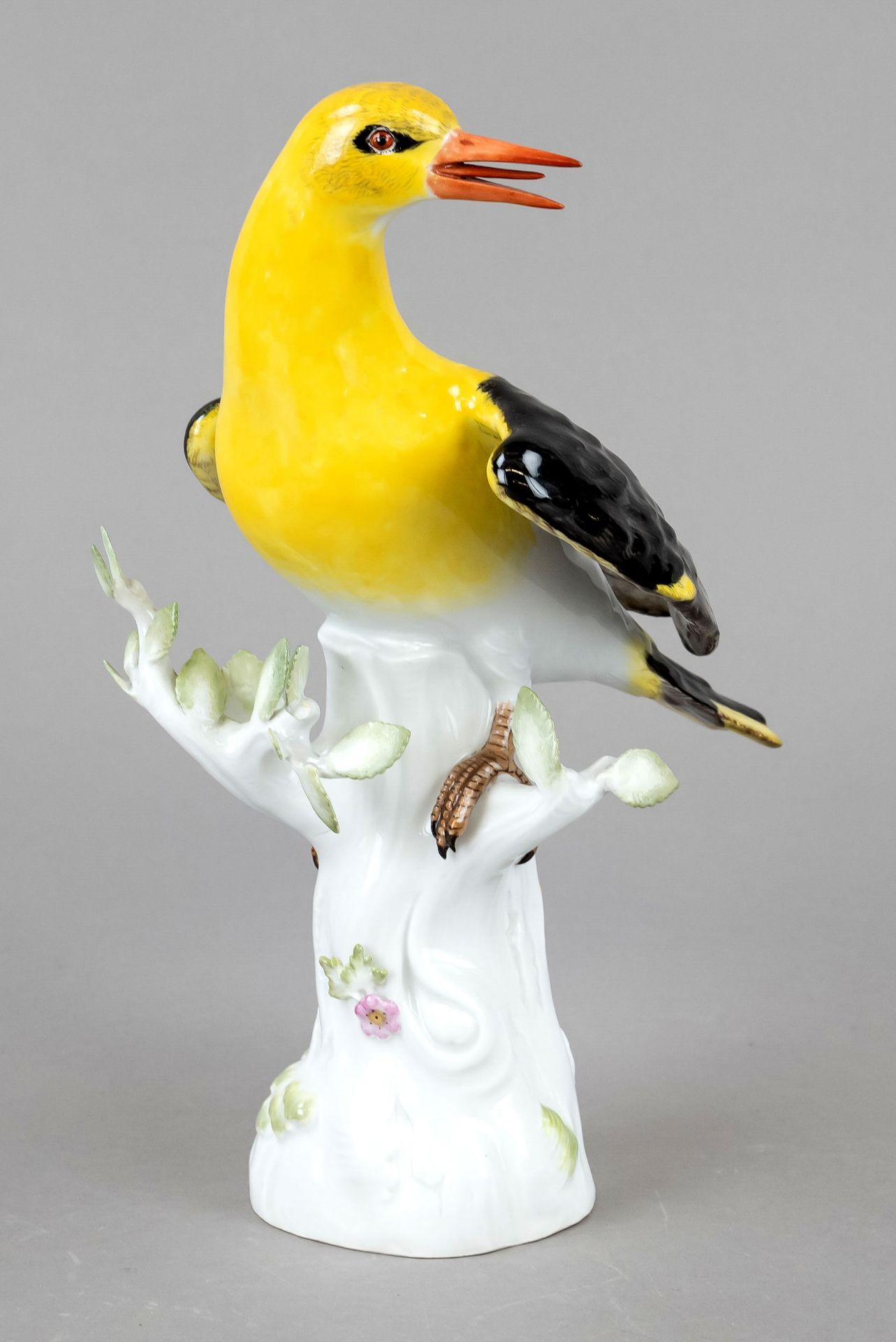 Oriole sitting on a tree trunk, Meissen, mark after 1934, 1st choice, design Kaendler, Johann