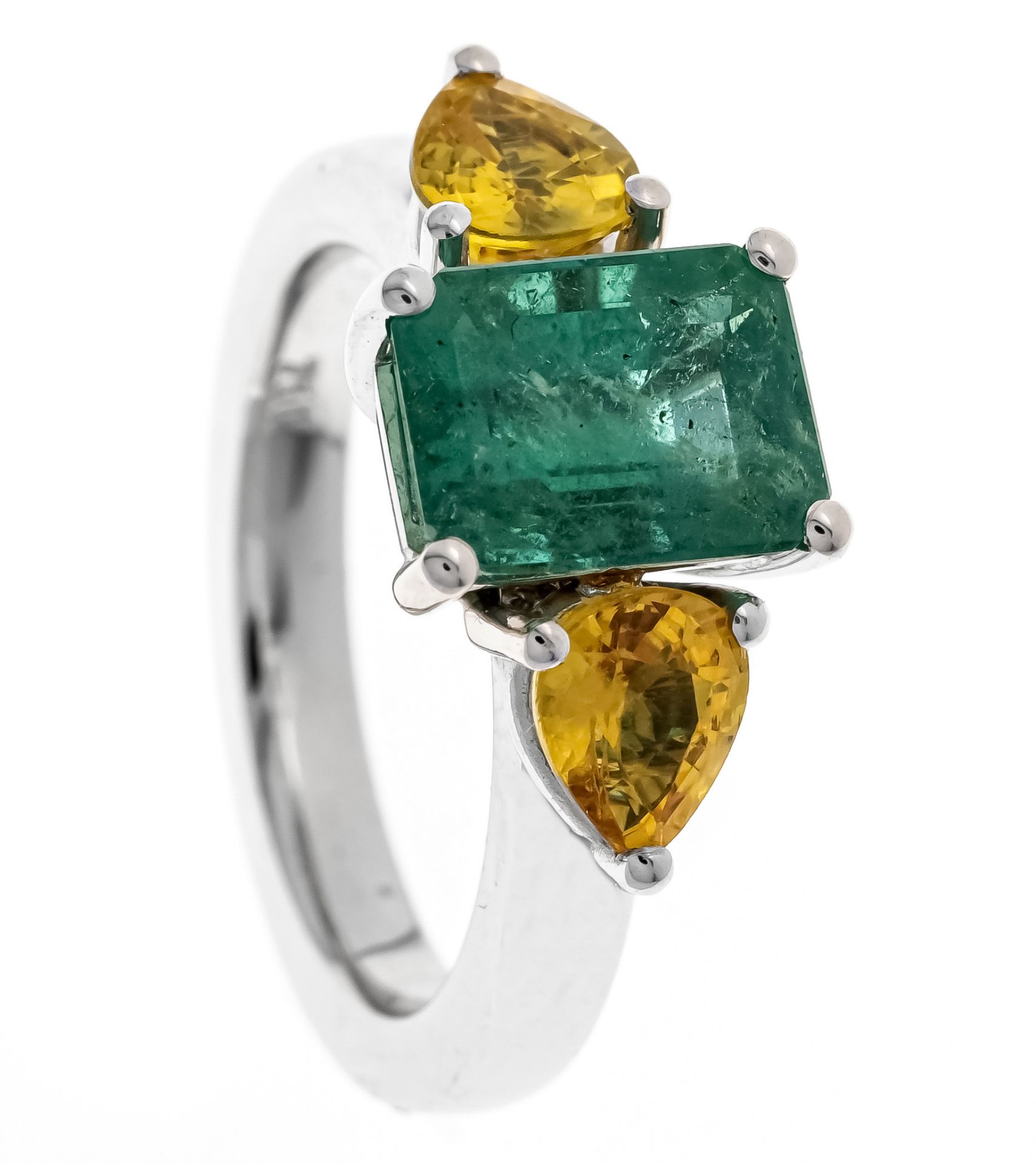 Emerald-sapphire ring WG 750/000 with one faceted emerald 2.1 ct green, transparent, 9.1 x 6.8 x 4.9